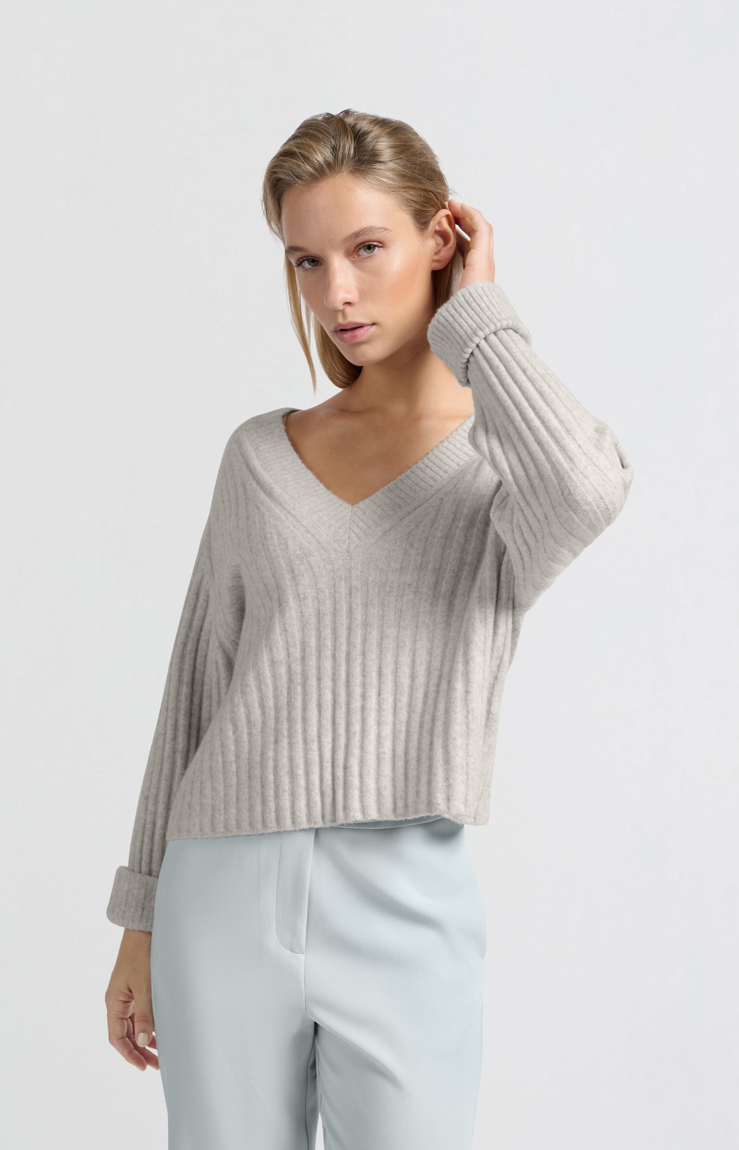 Soft ribbed sweater with V-neck and long sleeves