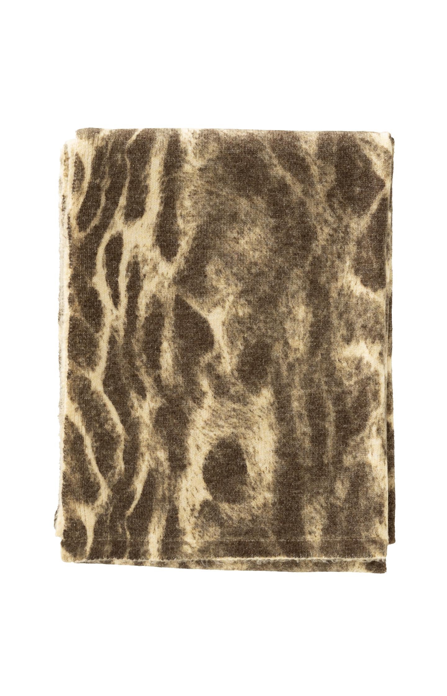 Soft scarf with animal print