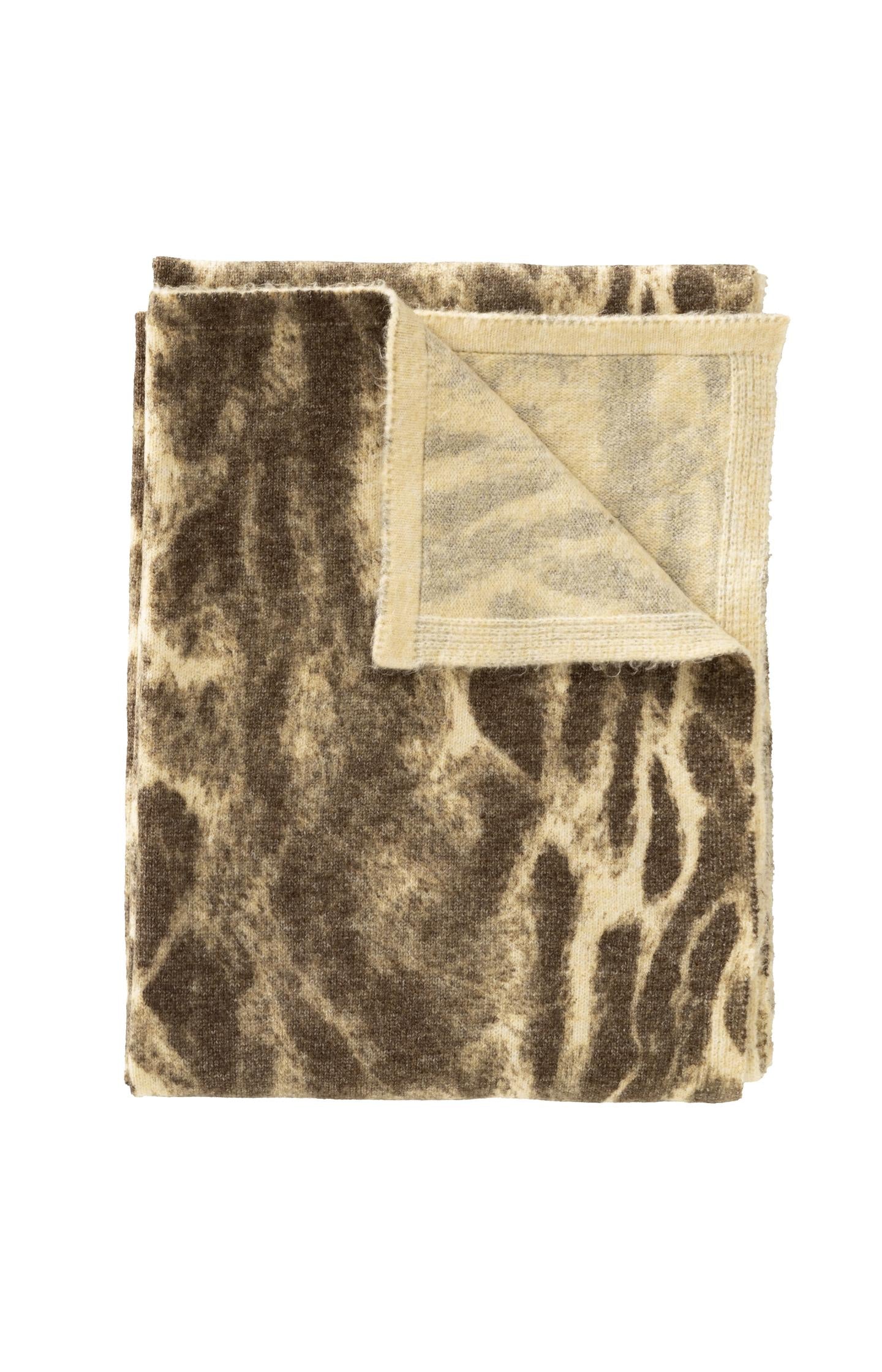 Soft scarf with animal print