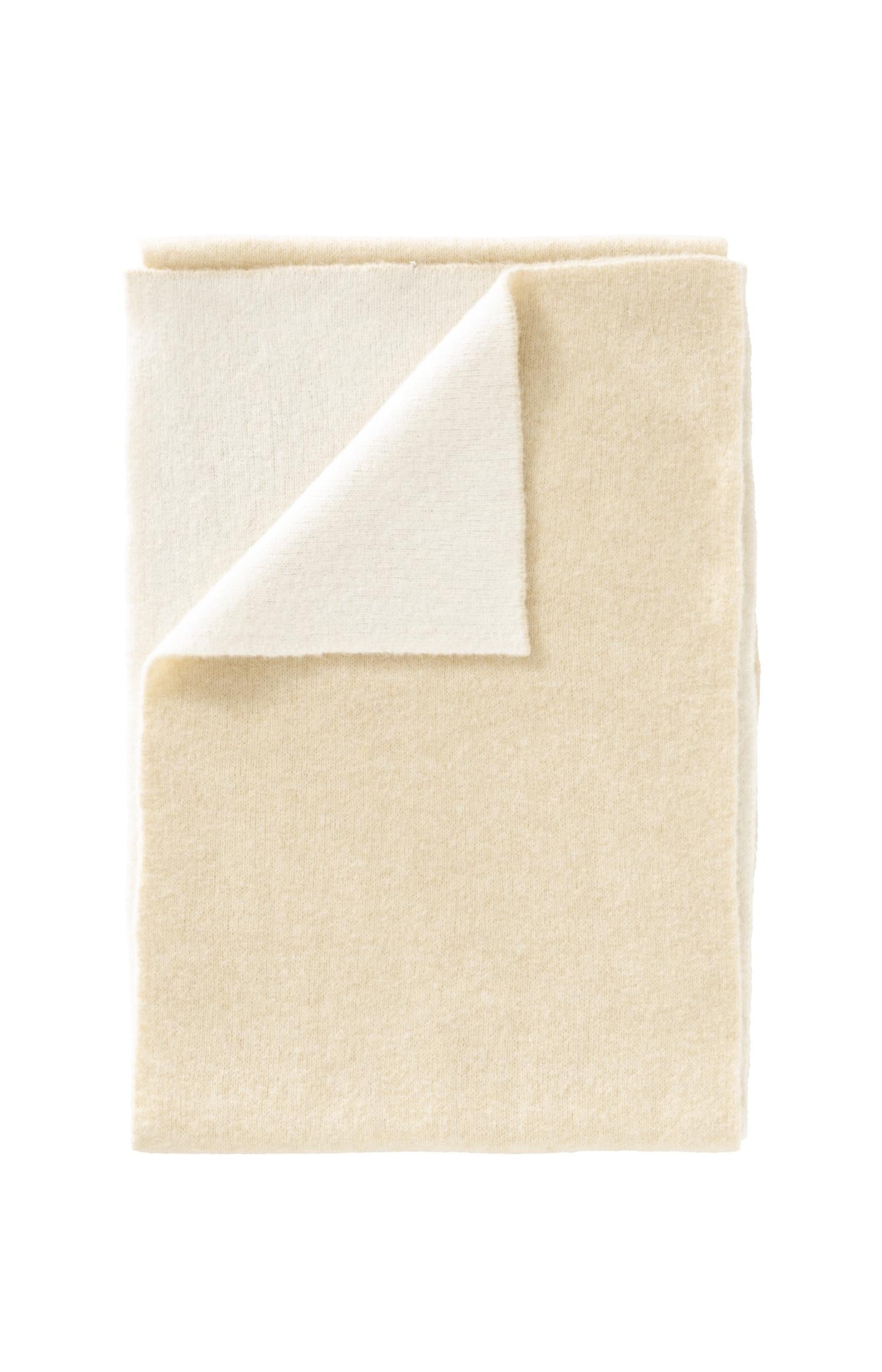 Soft scarf with two-tone design