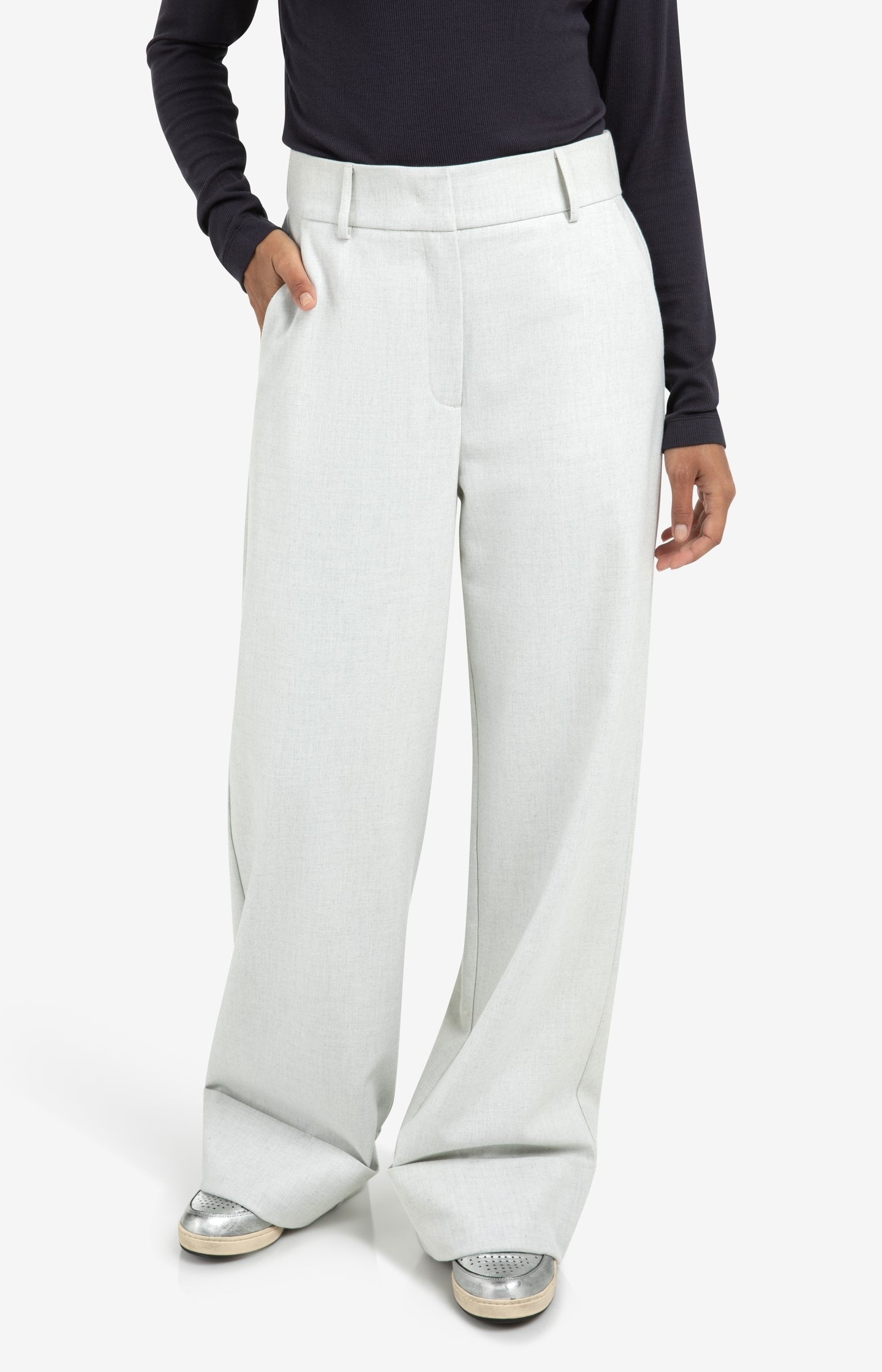 Soft structured trousers with big turn-ups