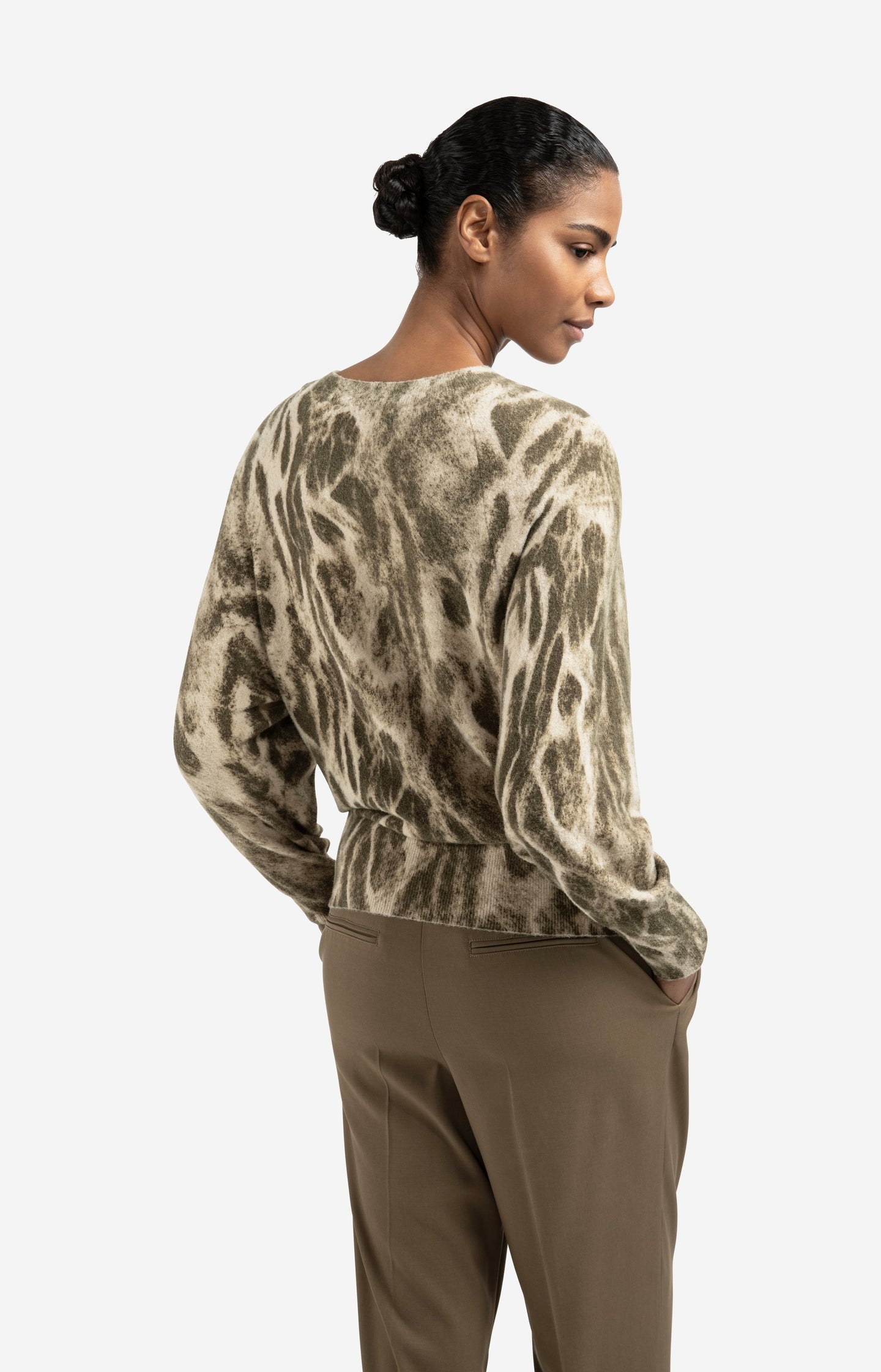 Soft sweater with abstract all-over print