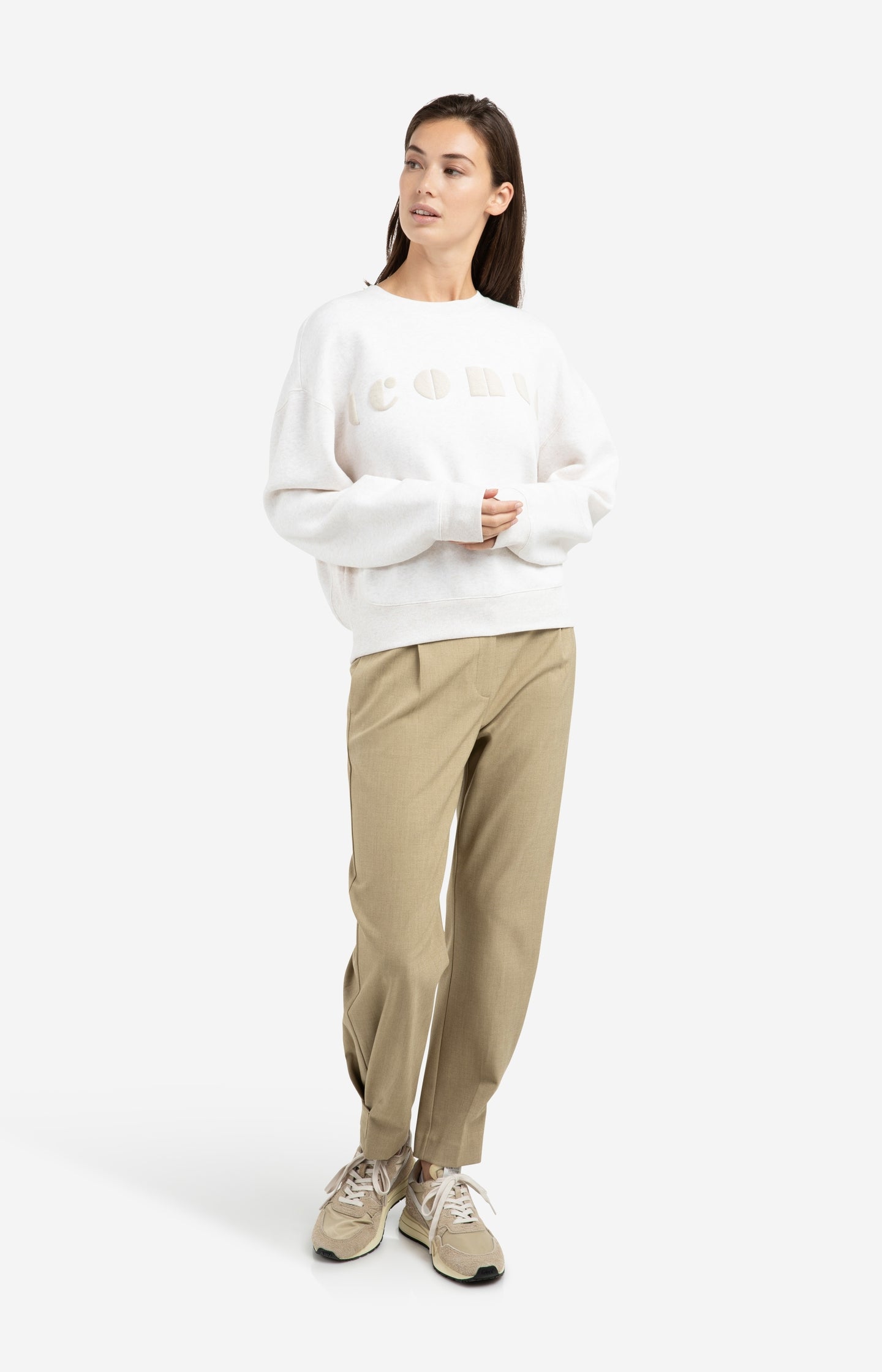 Soft sweater with chest artwork 'iconic'