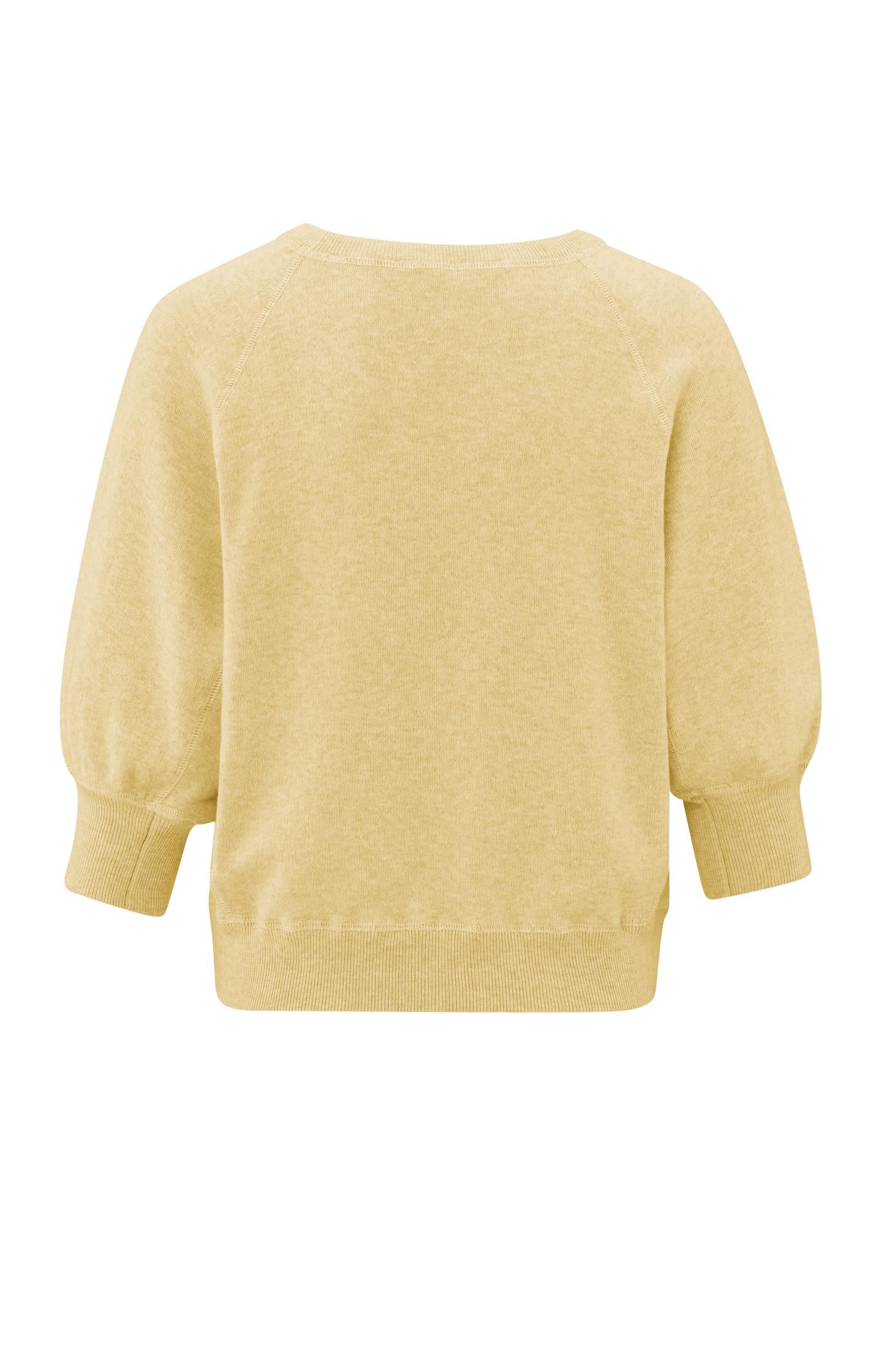 Soft sweater with raglan sleeves and round neckline