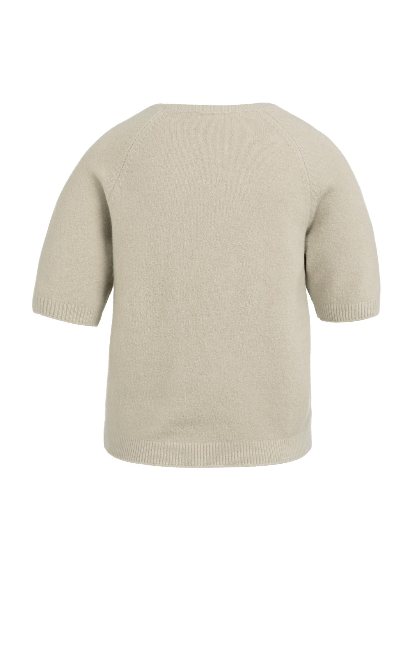 Soft sweater with short sleeves and round neckline