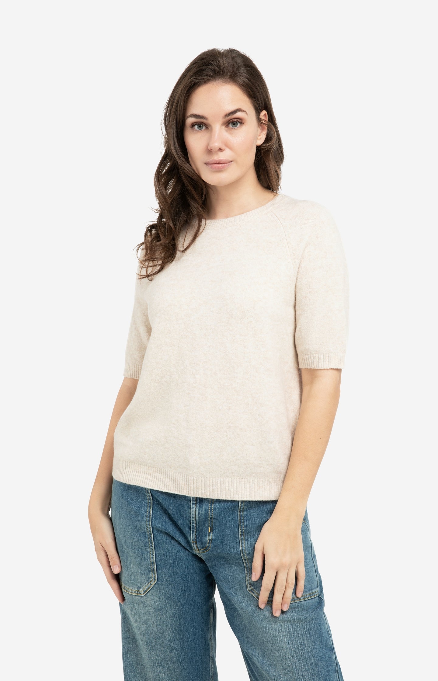 Soft sweater with short sleeves and round neckline