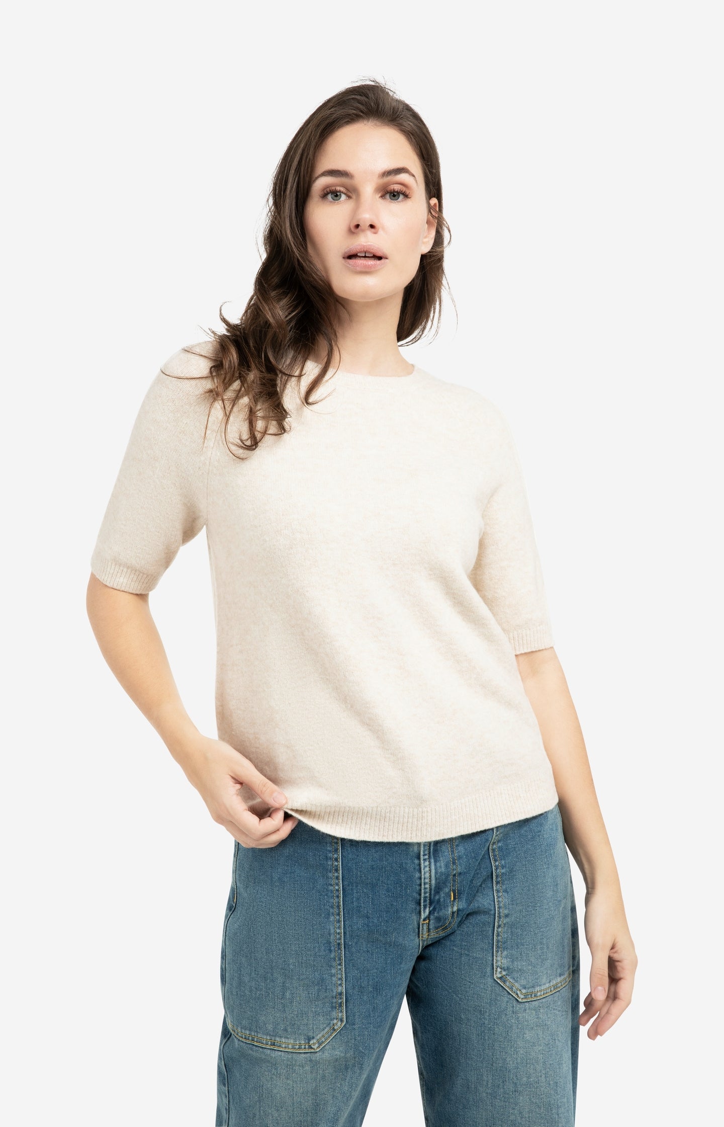 Soft sweater with short sleeves and round neckline