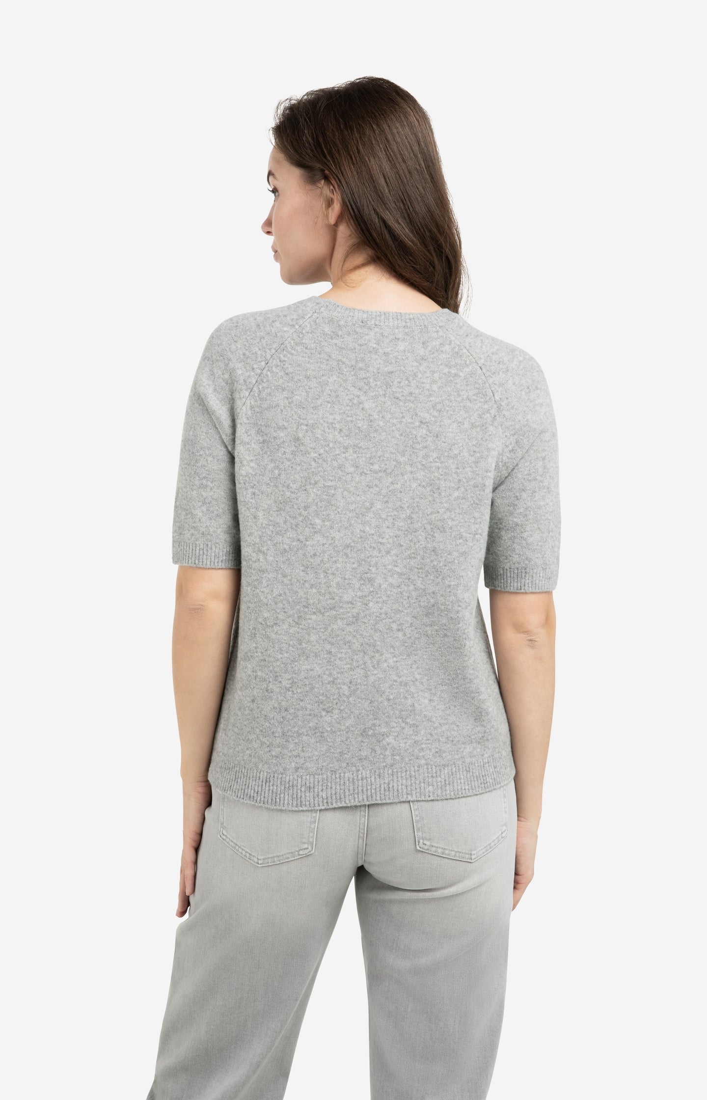 Soft sweater with short sleeves and round neckline