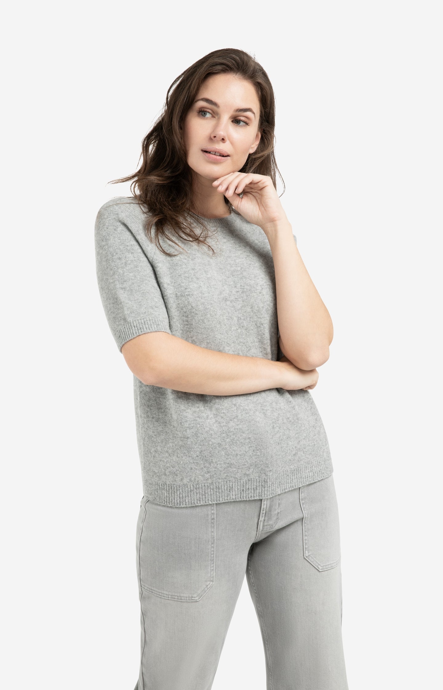 Soft sweater with short sleeves and round neckline