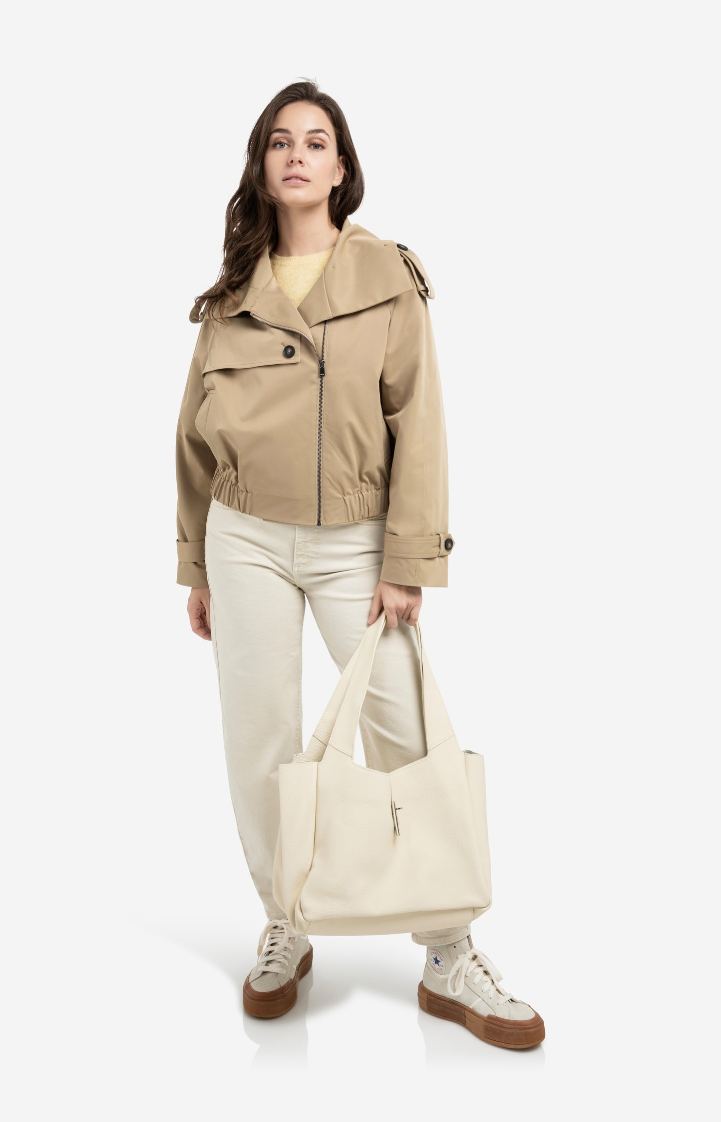 Soft sweater with short sleeves and round neckline