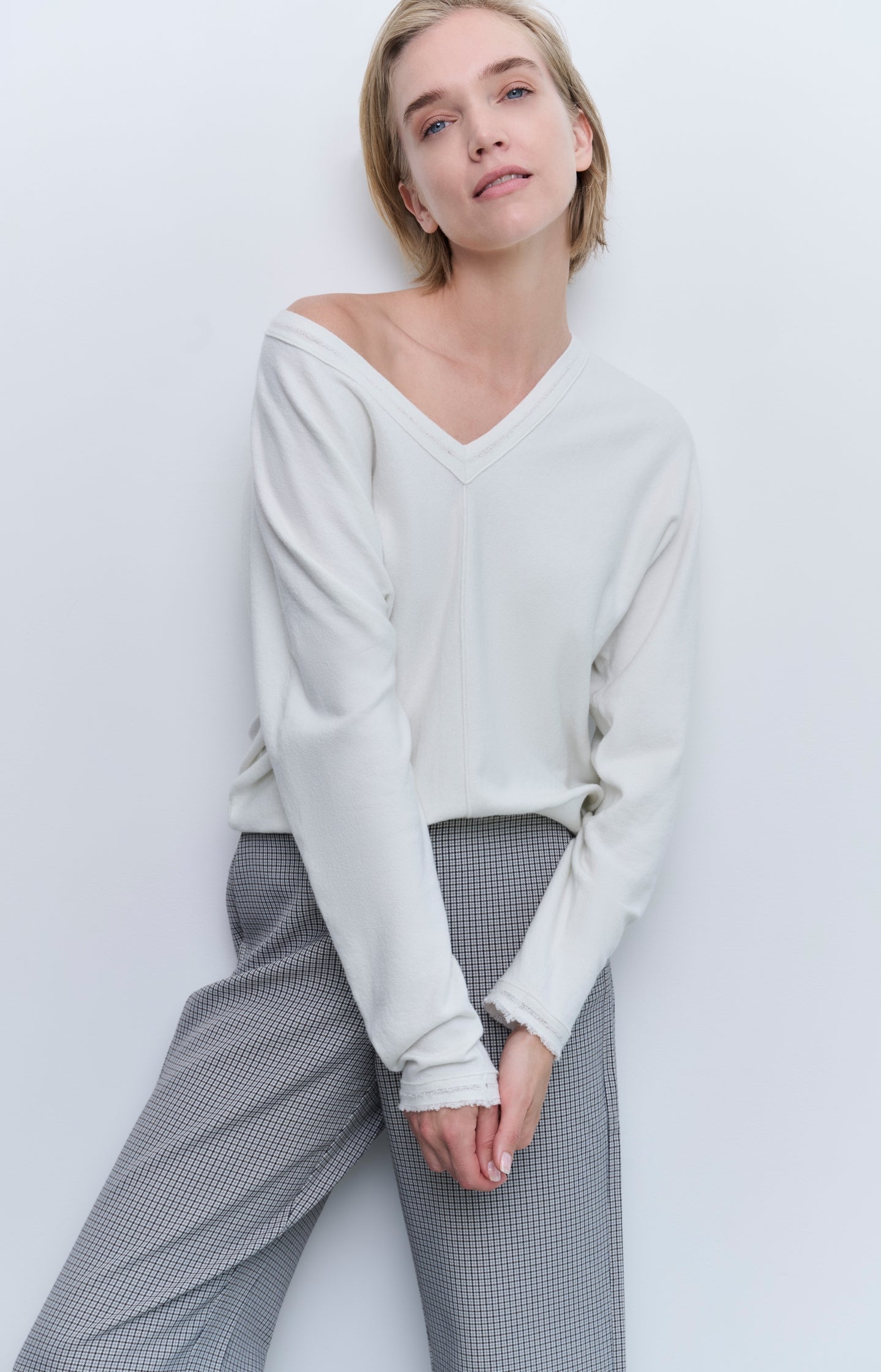 Soft sweater with V-neck and batwing sleeves