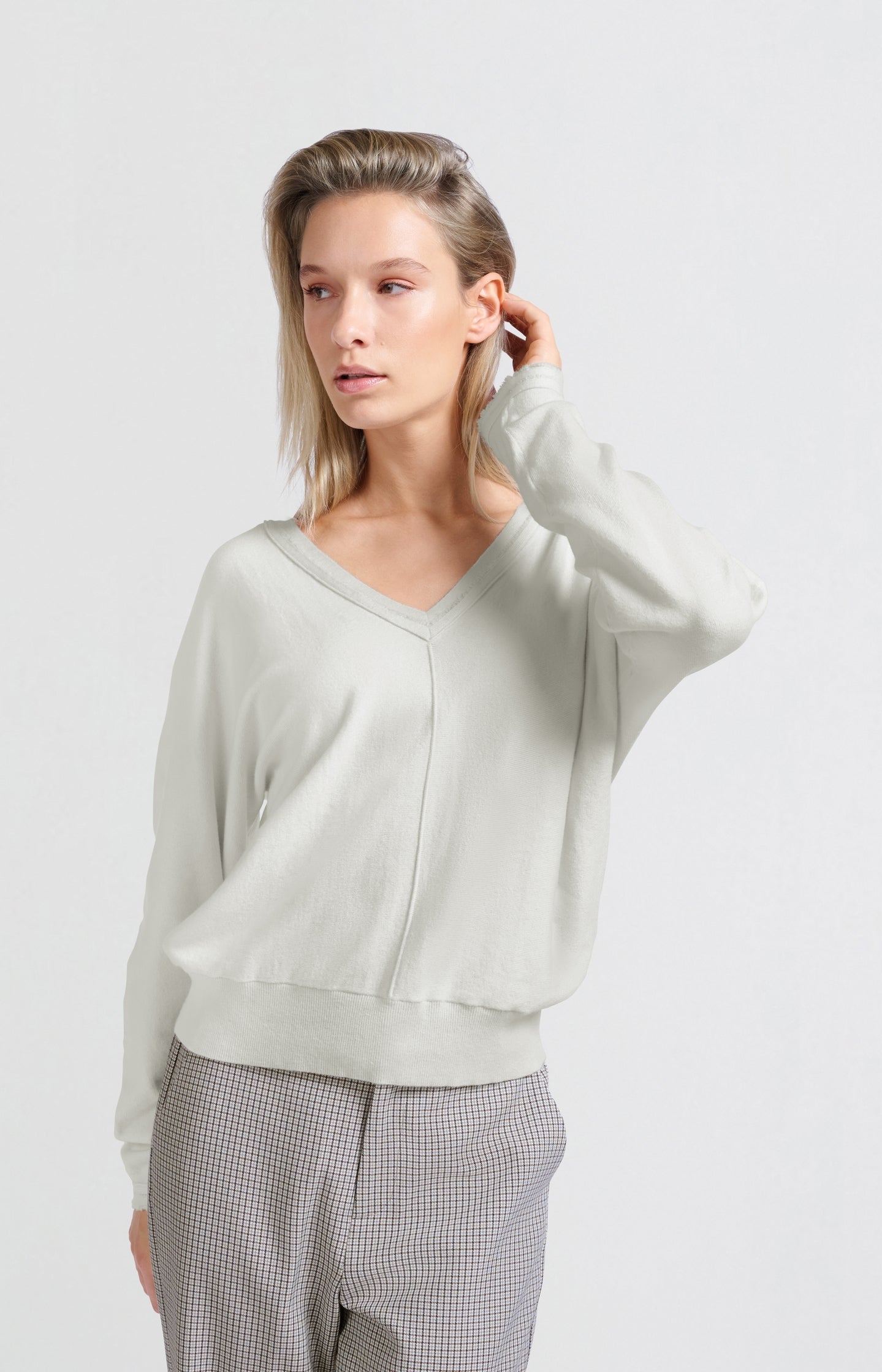 Soft sweater with V-neck and batwing sleeves