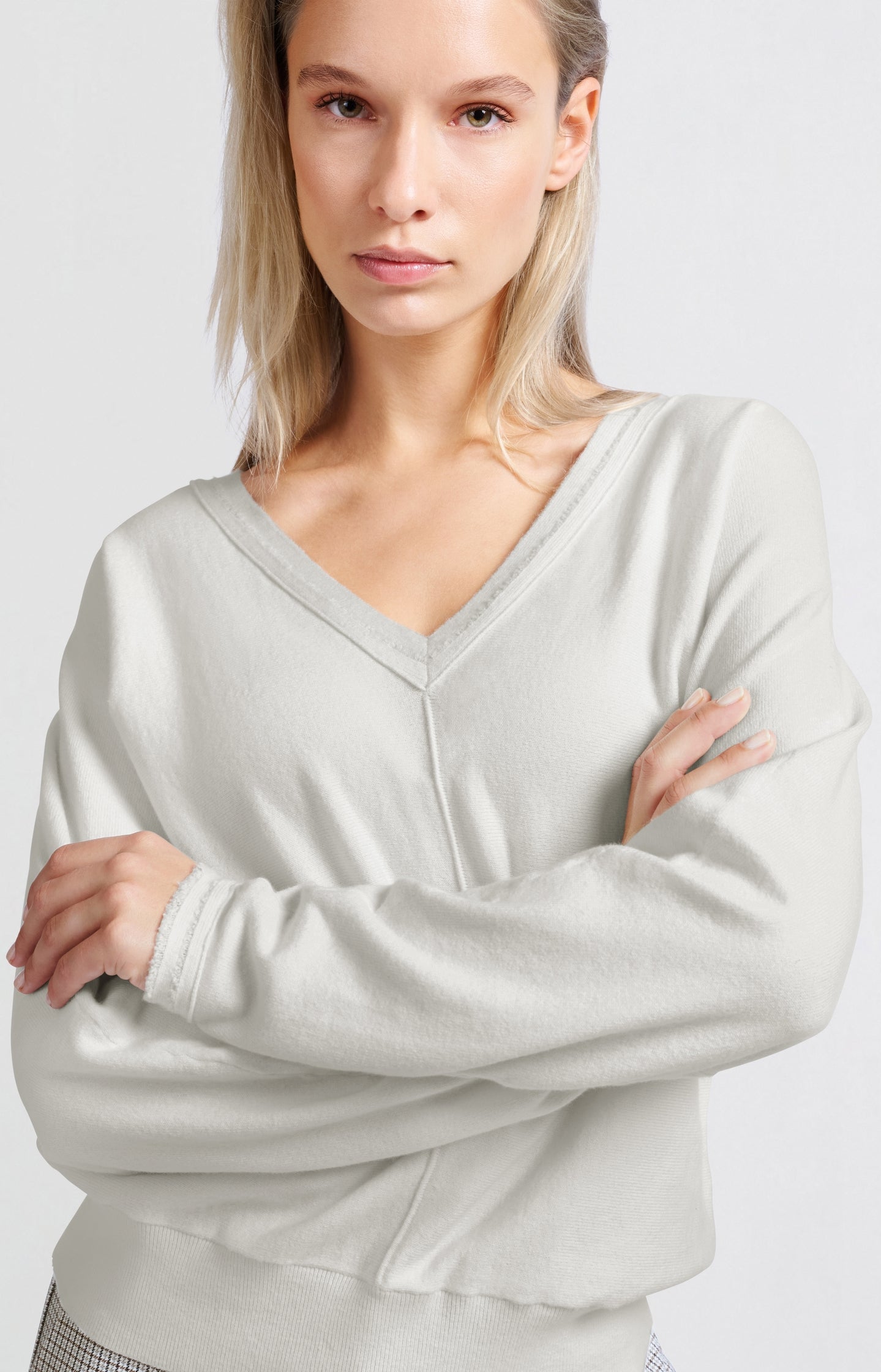 Soft sweater with V-neck and batwing sleeves