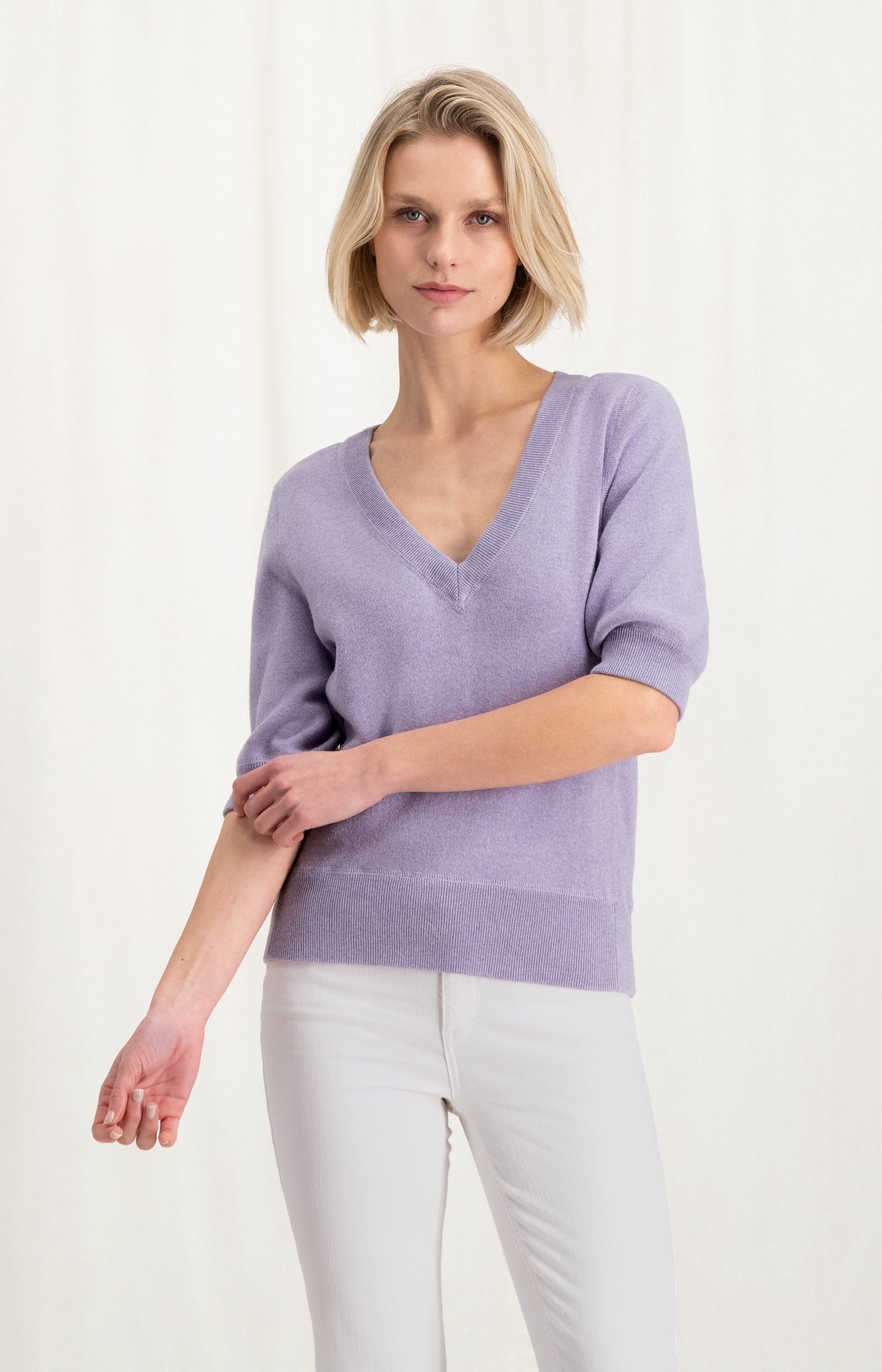 Soft sweater with V-neck and half long sleeves - Type: lookbook