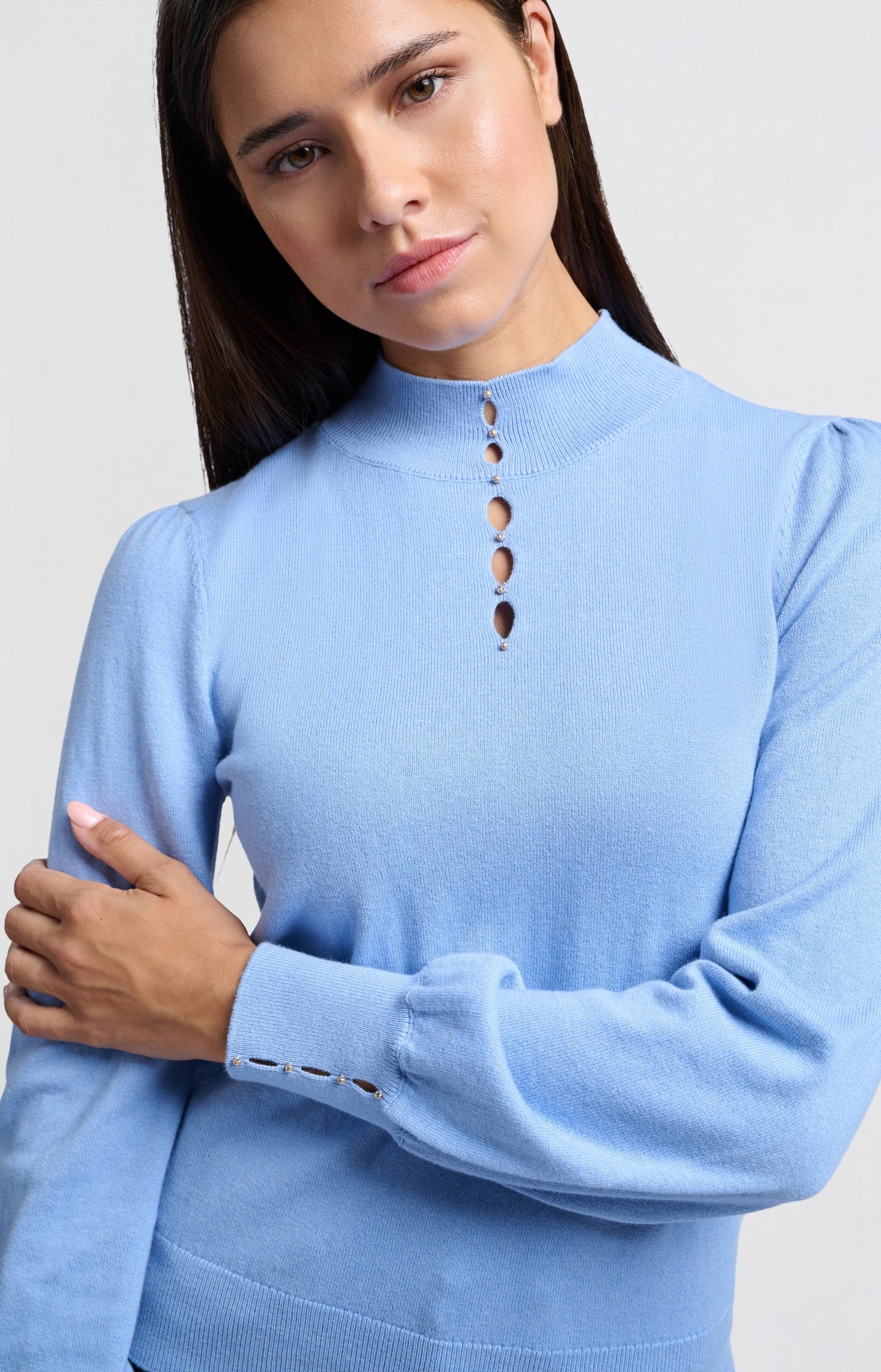 Soft turtleneck with button details and balloon sleeves