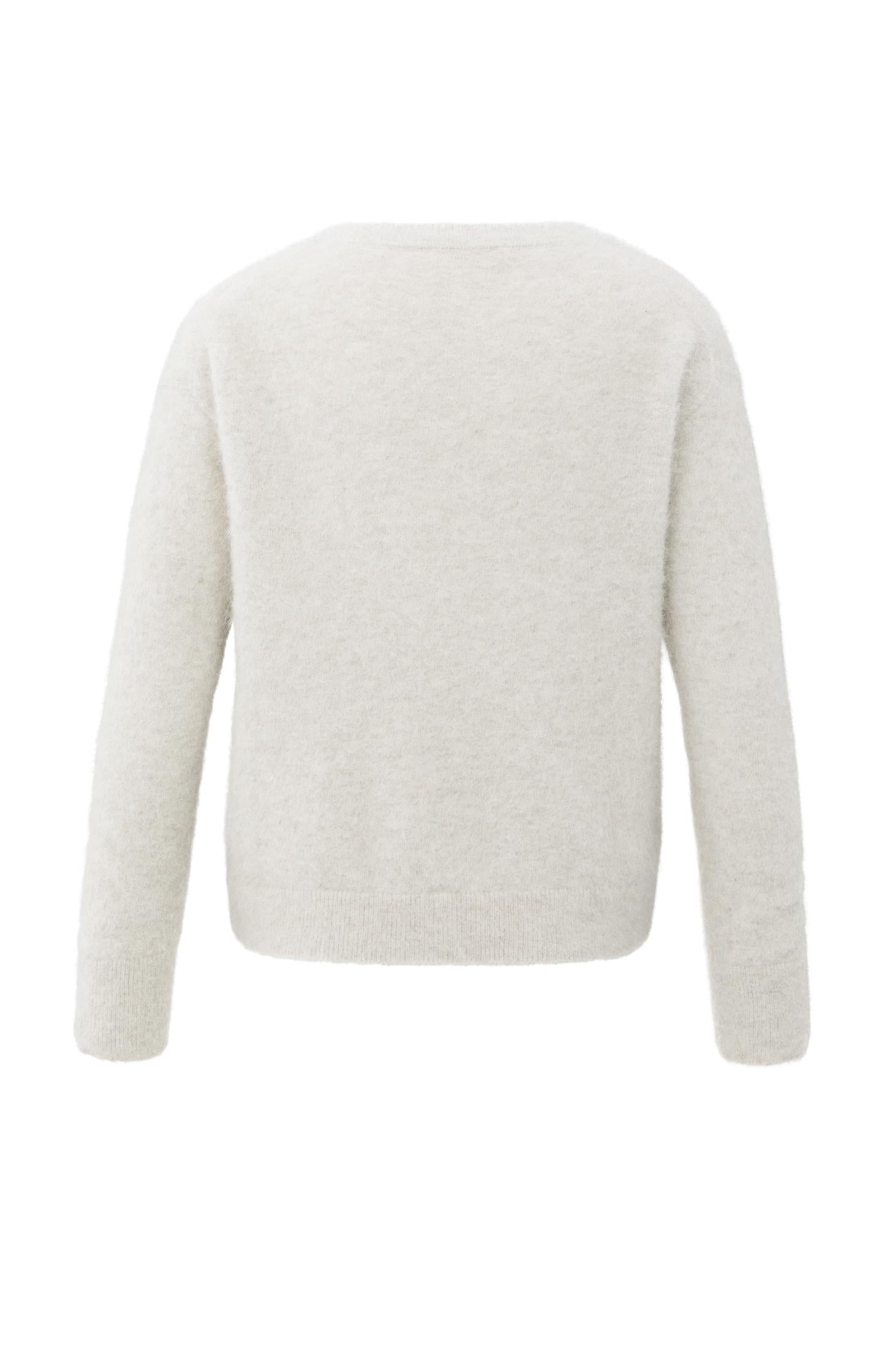 Soft V-neck sweater with long sleeves