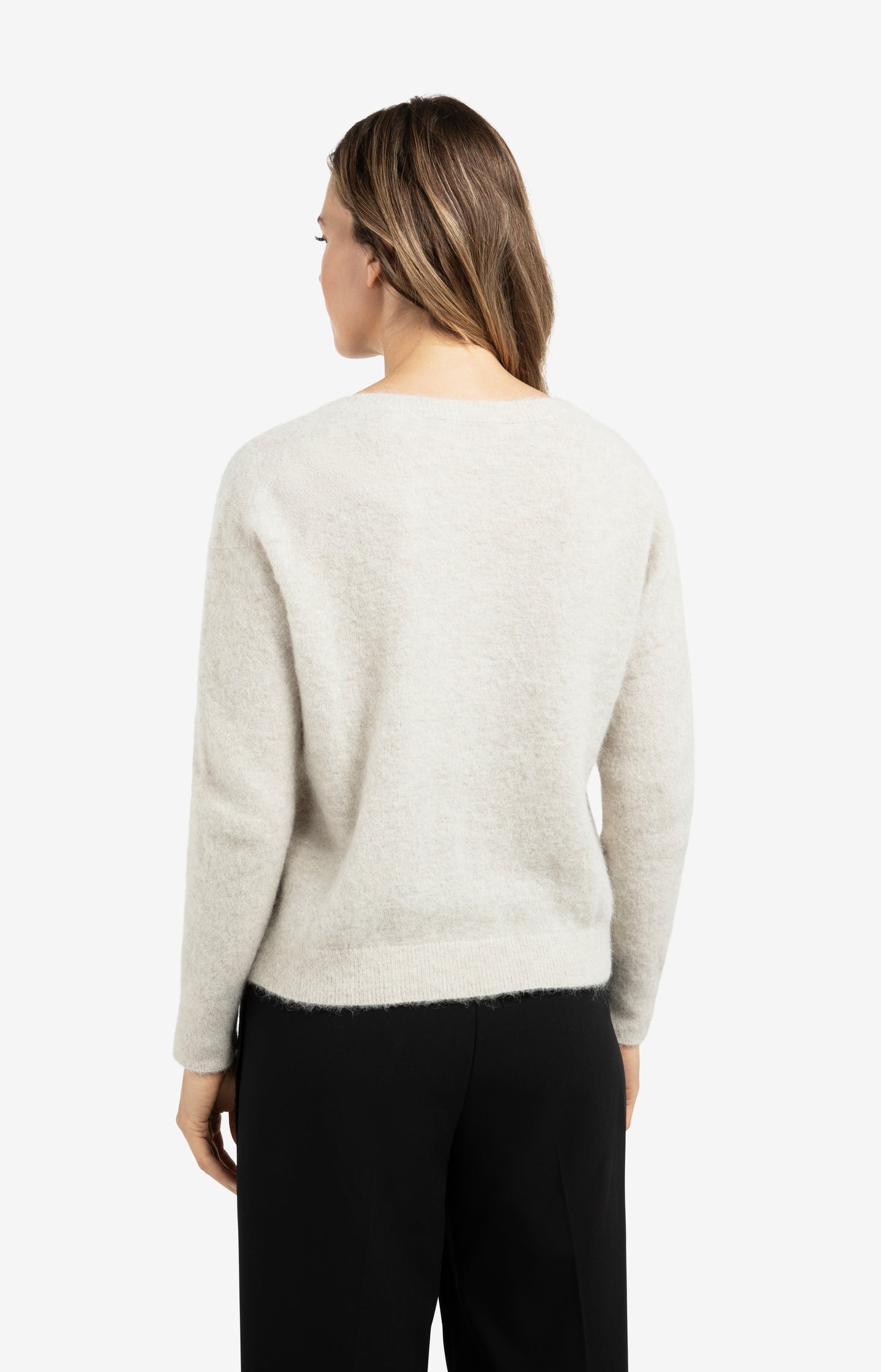 Soft V-neck sweater with long sleeves