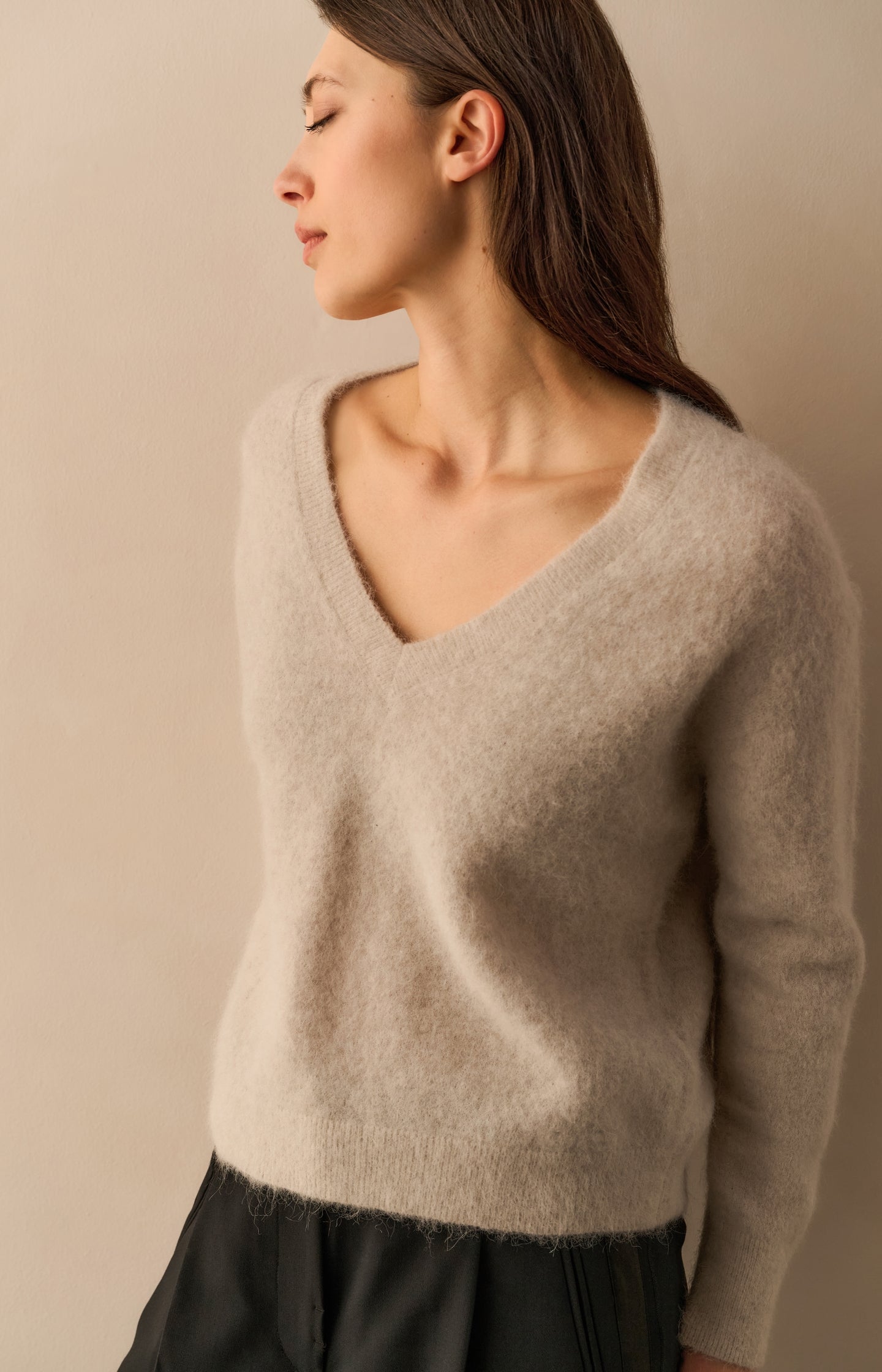 Soft V-neck sweater with long sleeves