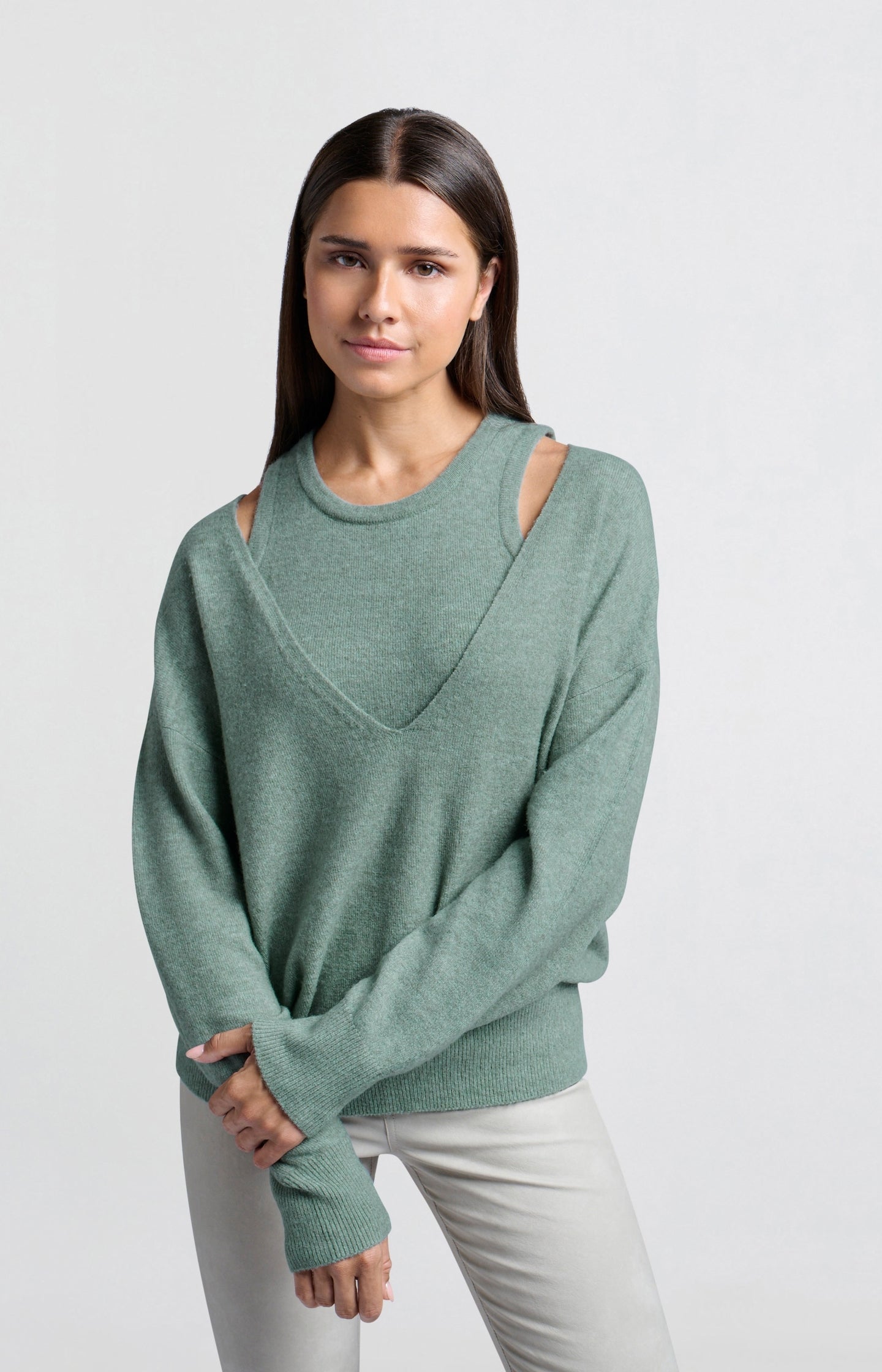 Soft V-neck sweater with matching top in loose fit - Type: lookbook