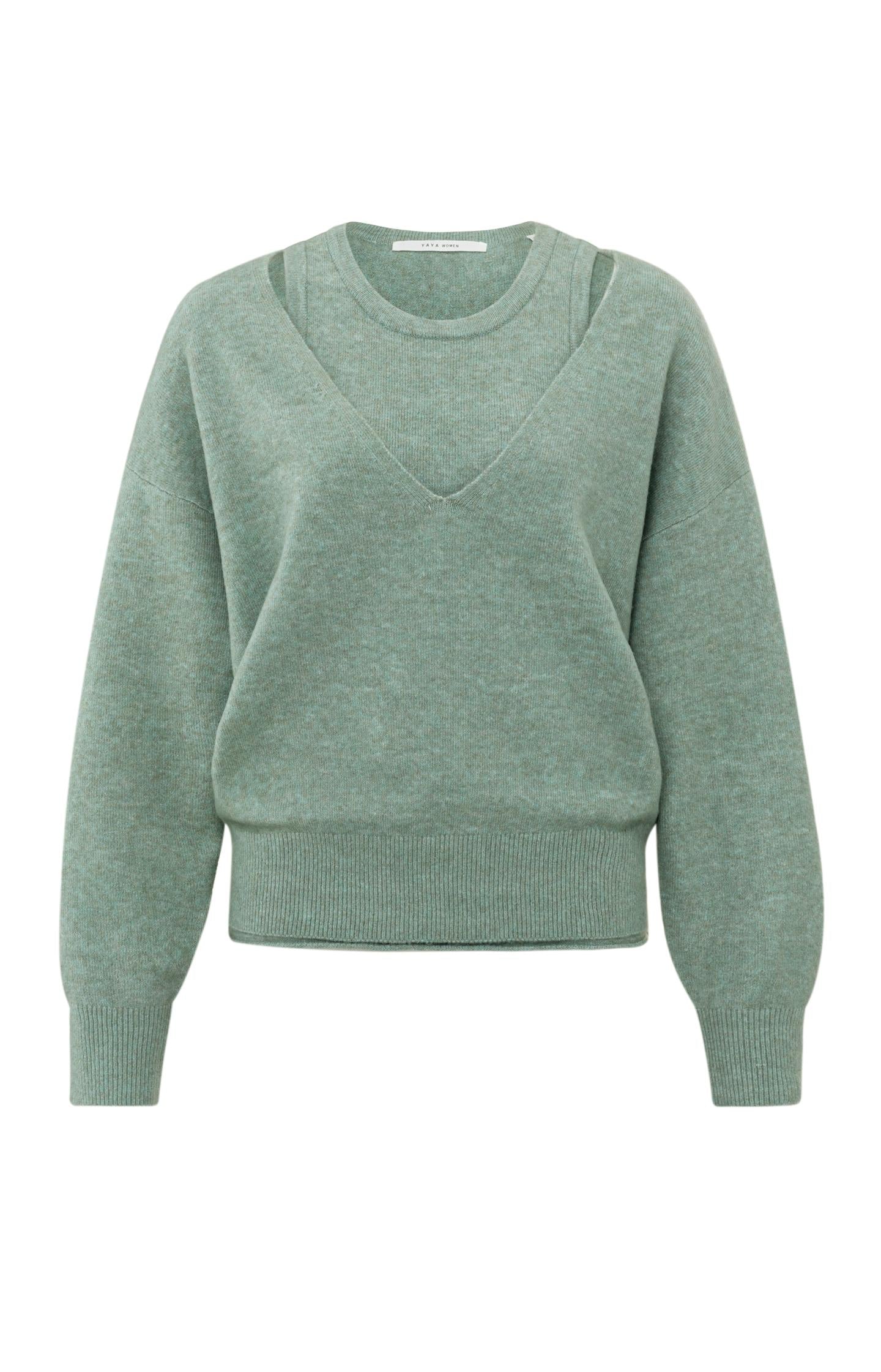 Soft V-neck sweater with matching top in loose fit - Type: product