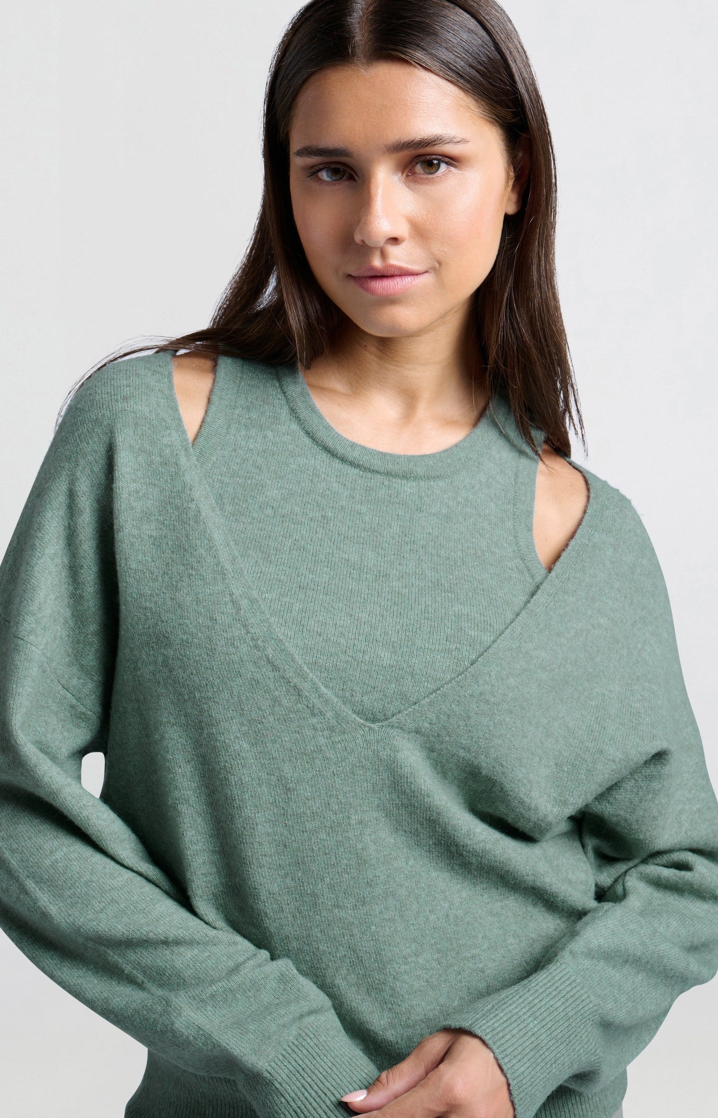 Soft V-neck sweater with matching top in loose fit