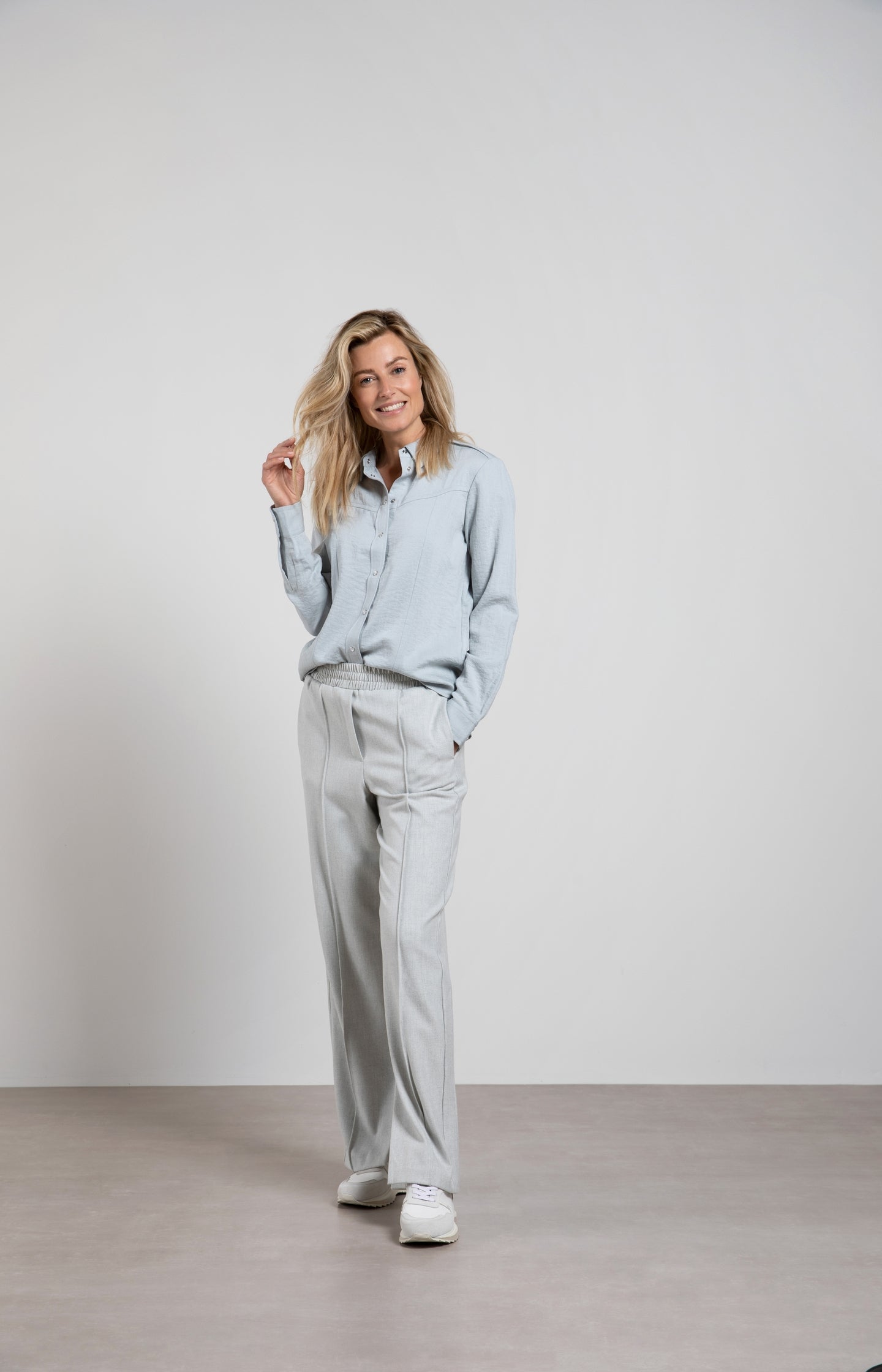 Soft wide leg trousers with elastic waist and a slit