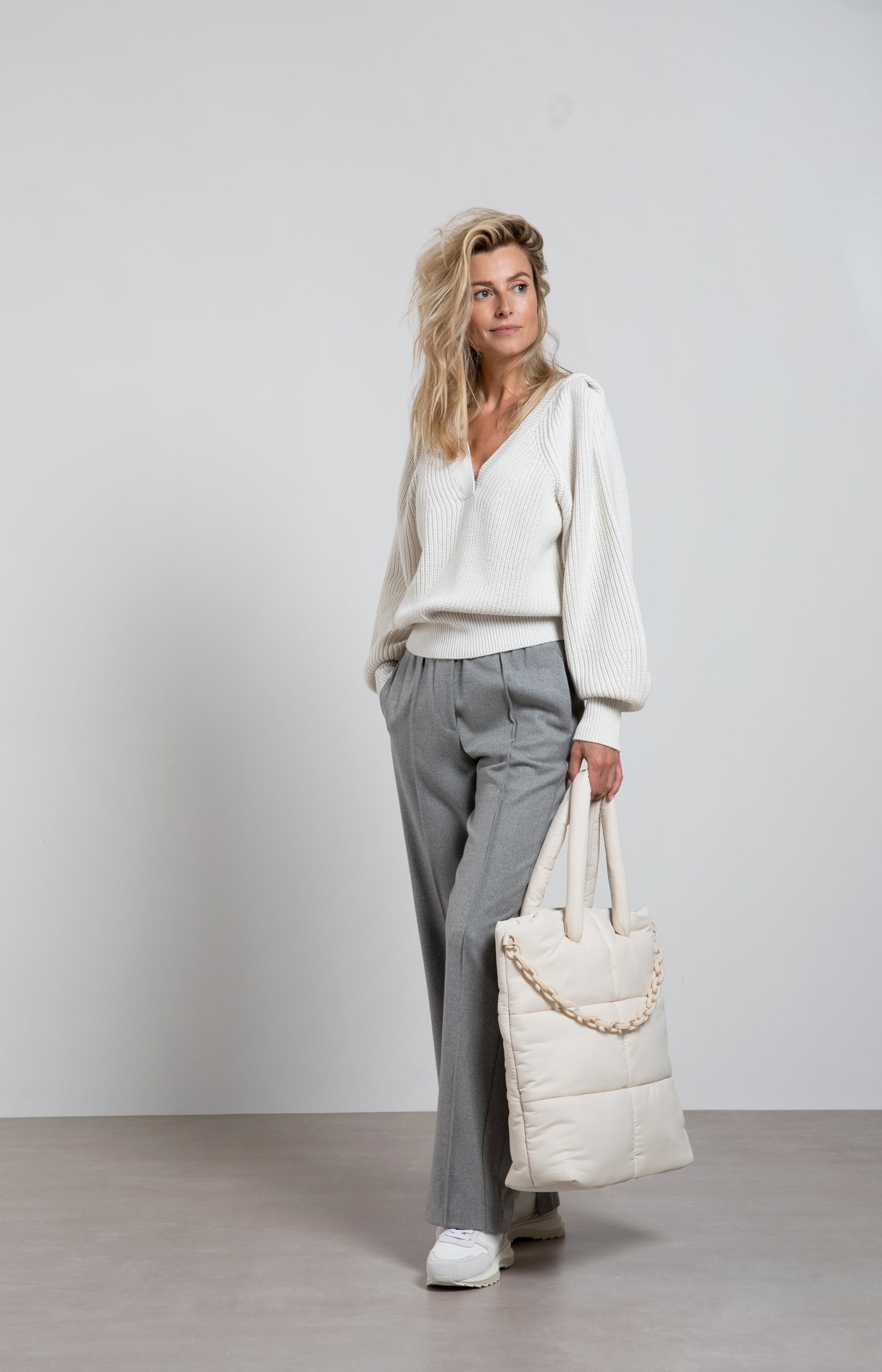 Soft wide leg trousers with elastic waist and a slit - Type: lookbook