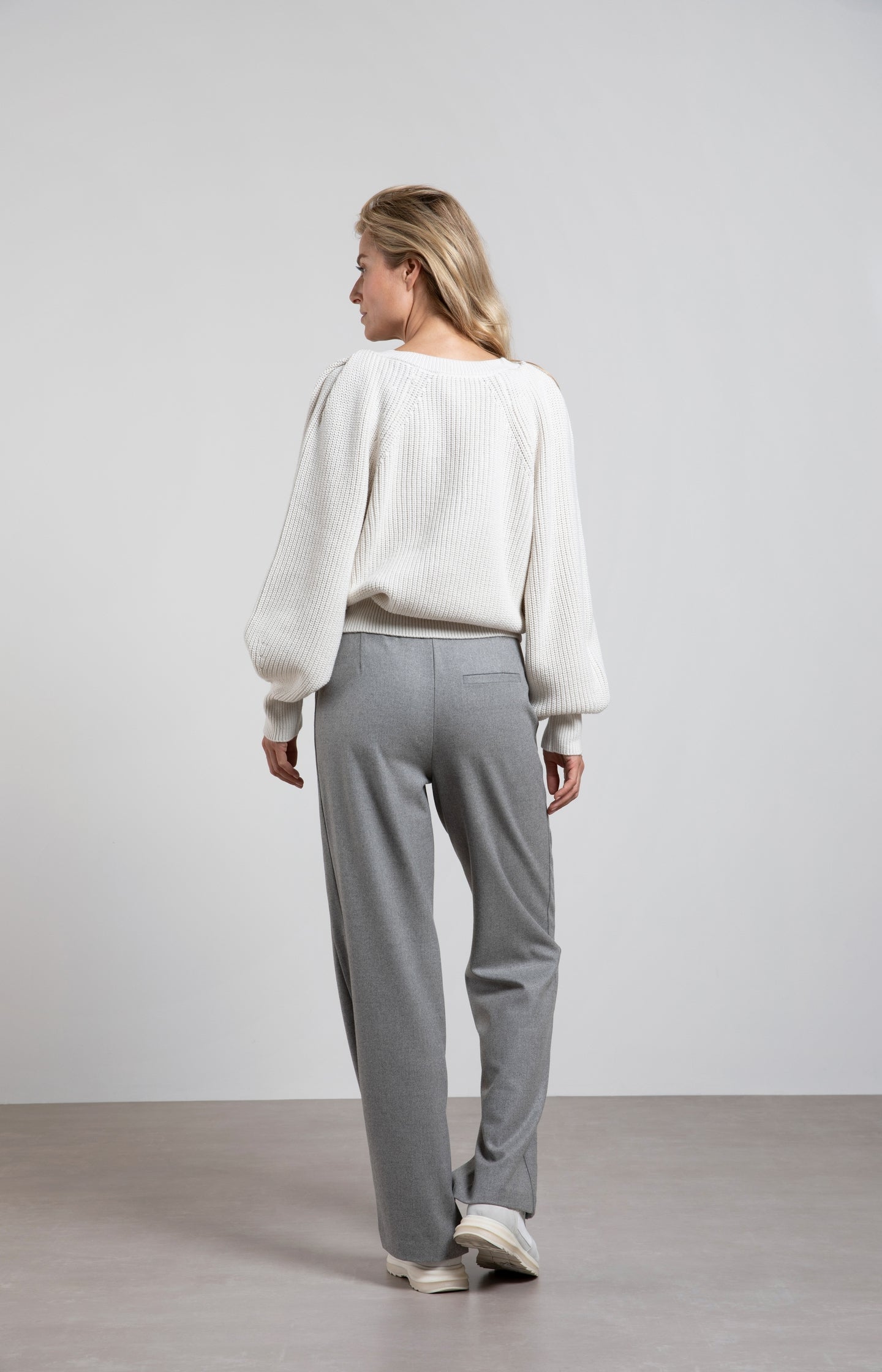 Soft wide leg trousers with elastic waist and a slit