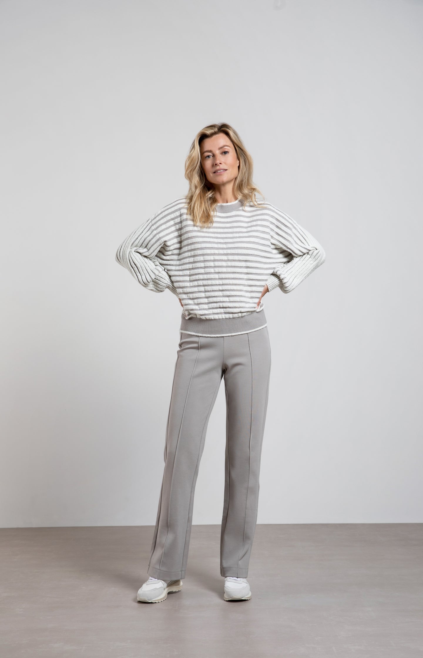 Soft wide leg trousers with elastic waist and seam detail - Type: lookbook