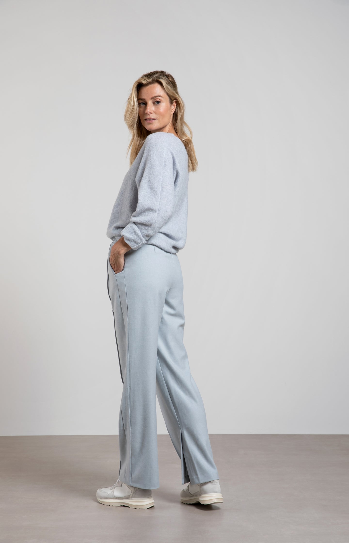 Soft wide leg trousers with elastic waist and seam detail - Type: lookbook