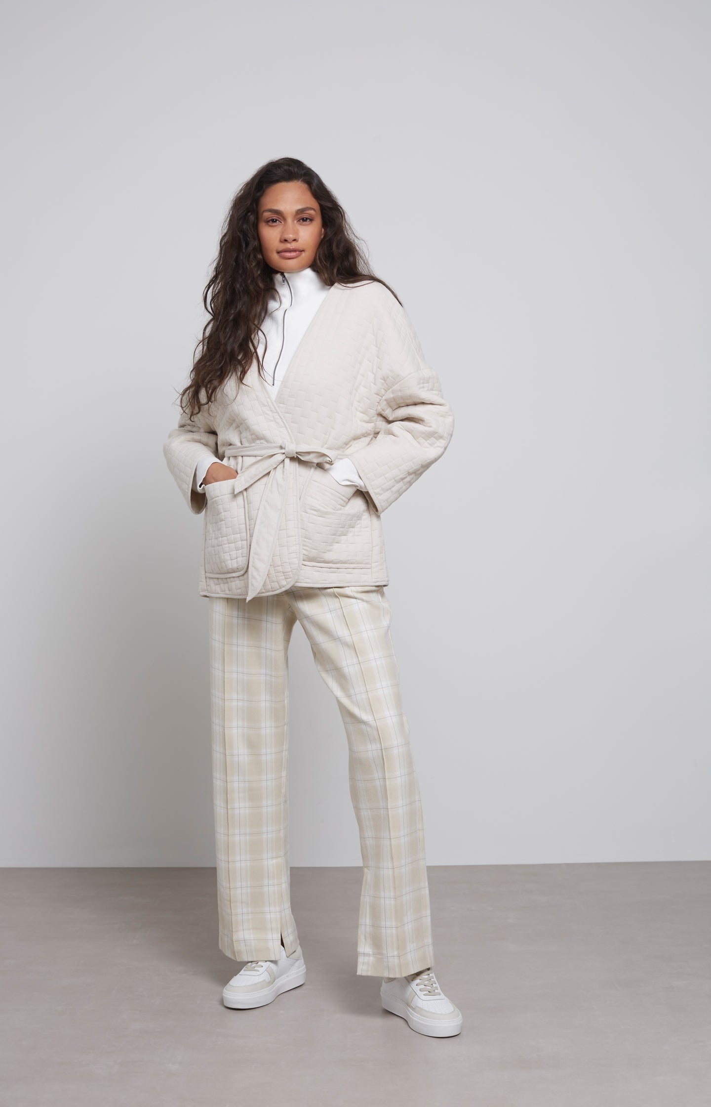 Soft wide leg trousers with side pockets and check print - Type: lookbook