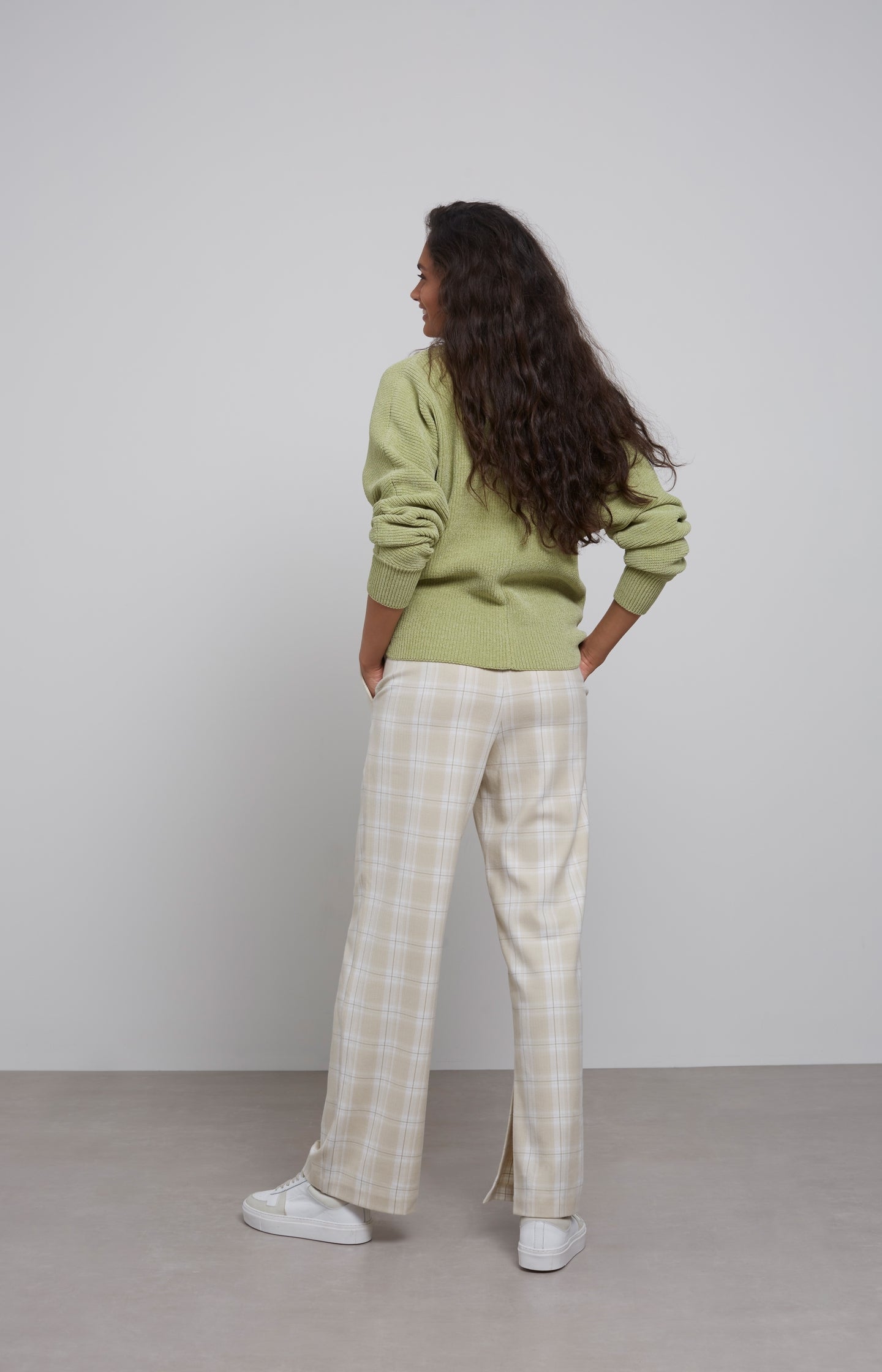 Soft wide leg trousers with side pockets and check print