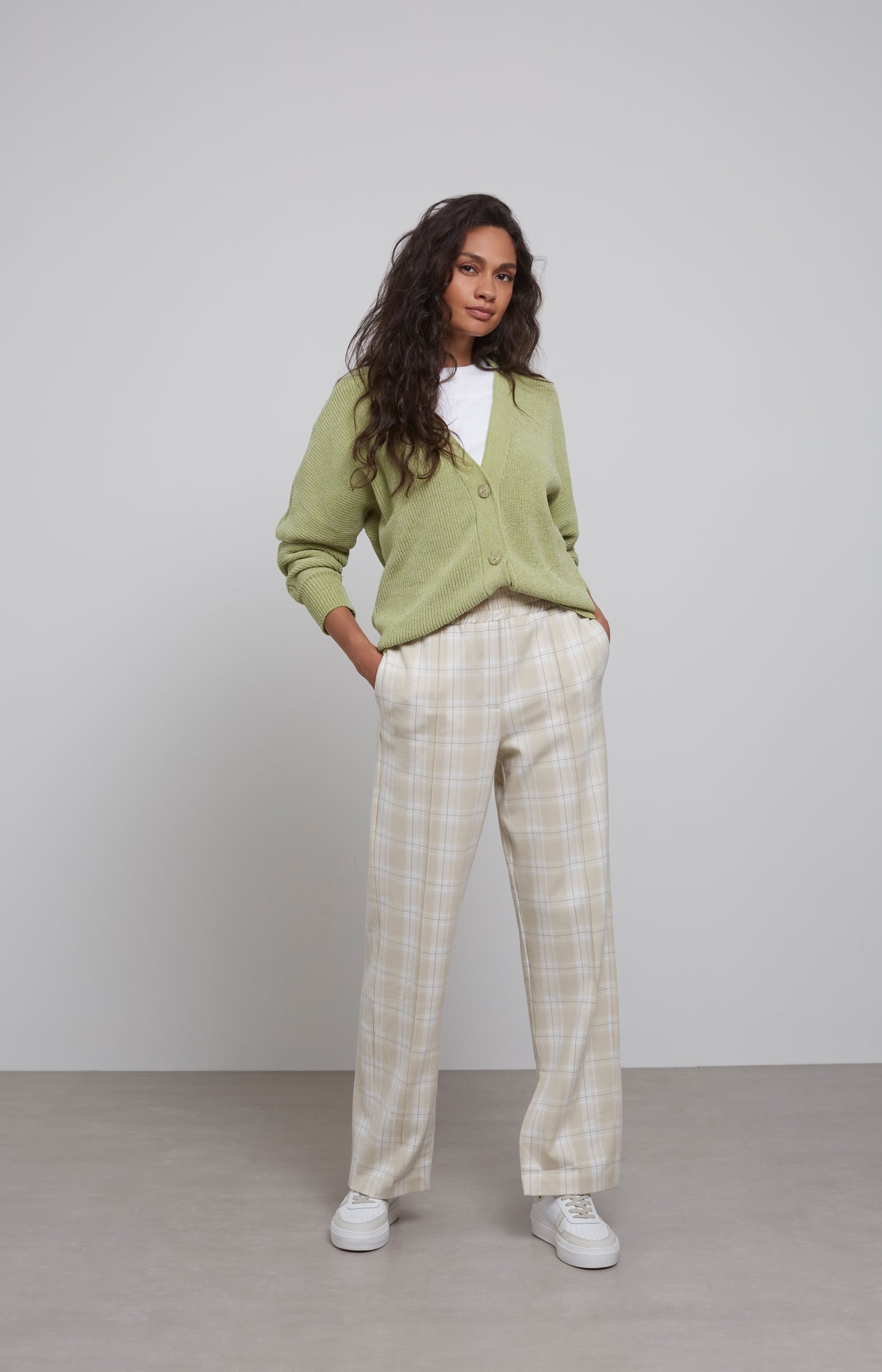 Soft wide leg trousers with side pockets and check print