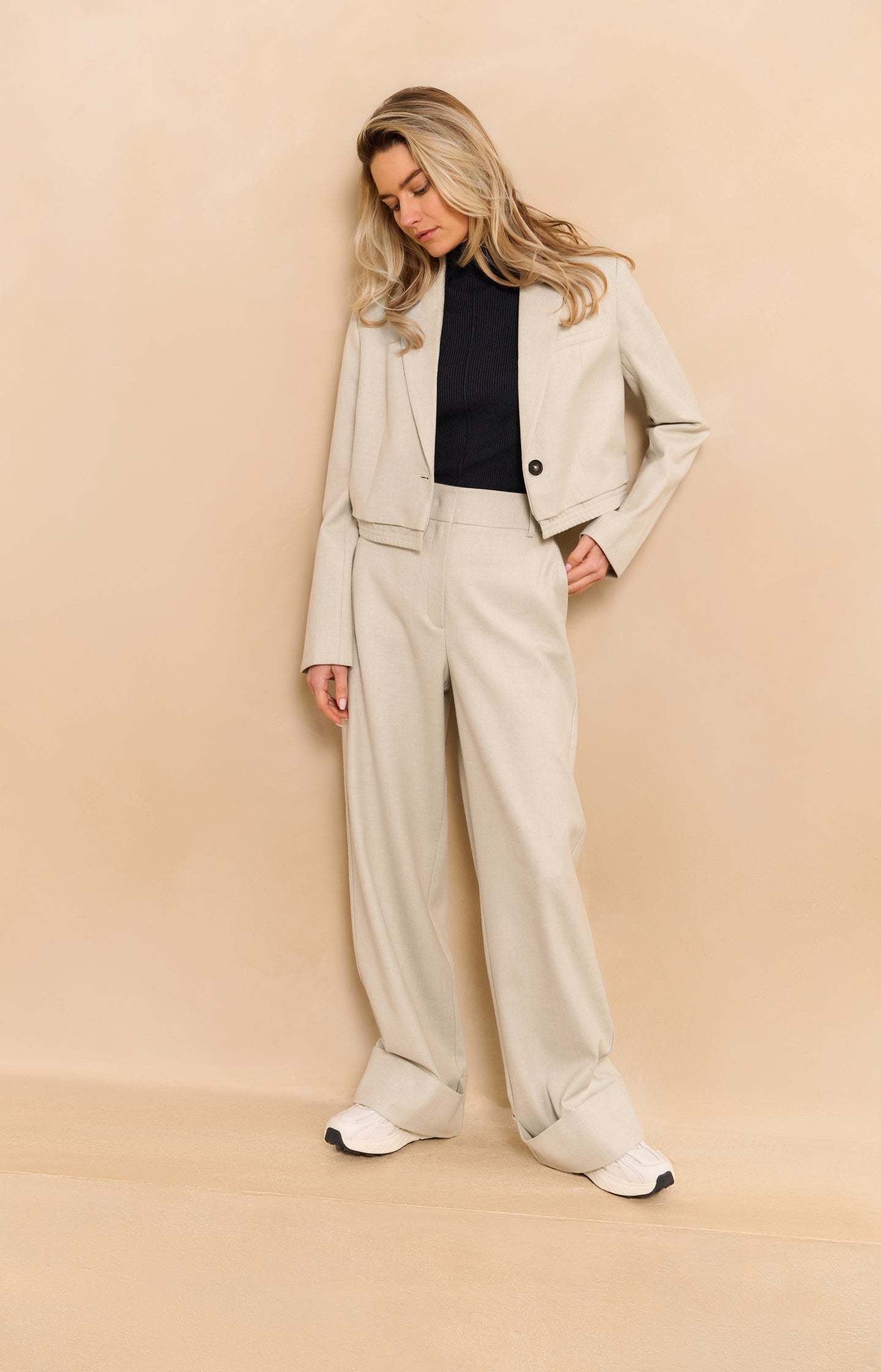 Soft woven cropped blazer with lapel collar - Type: lookbook