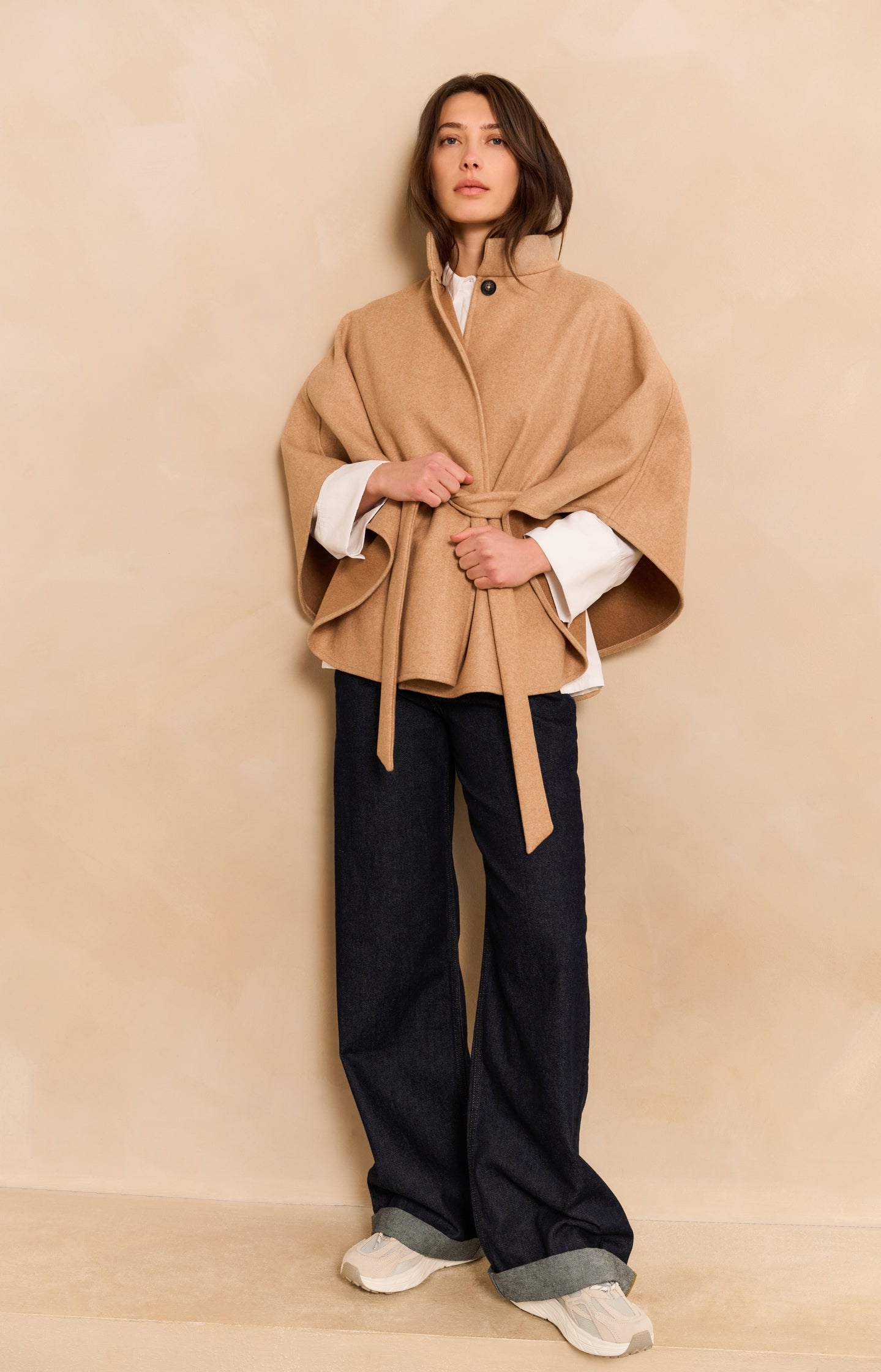 Soft woven poncho with collar and belt - Type: lookbook
