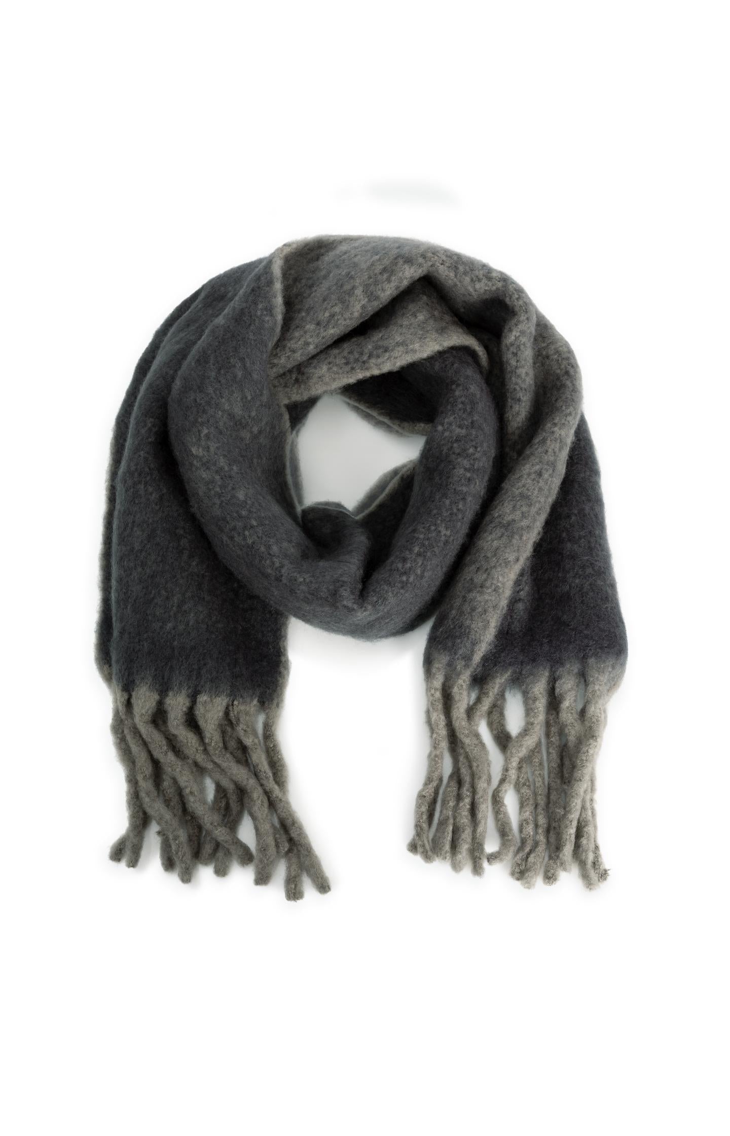 Soft woven scarf with fringes