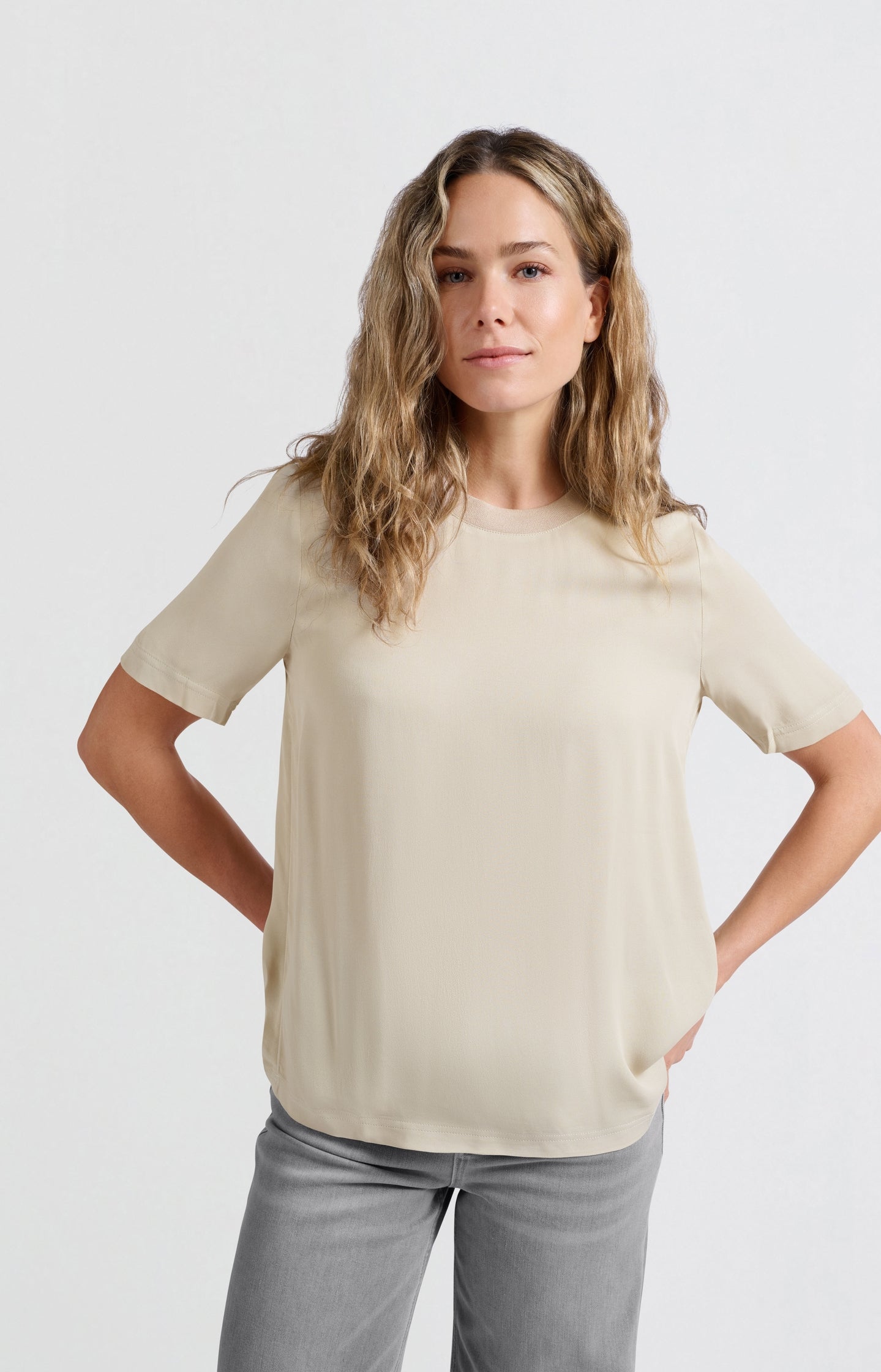 Soft woven T-shirt with round neck and short sleeves