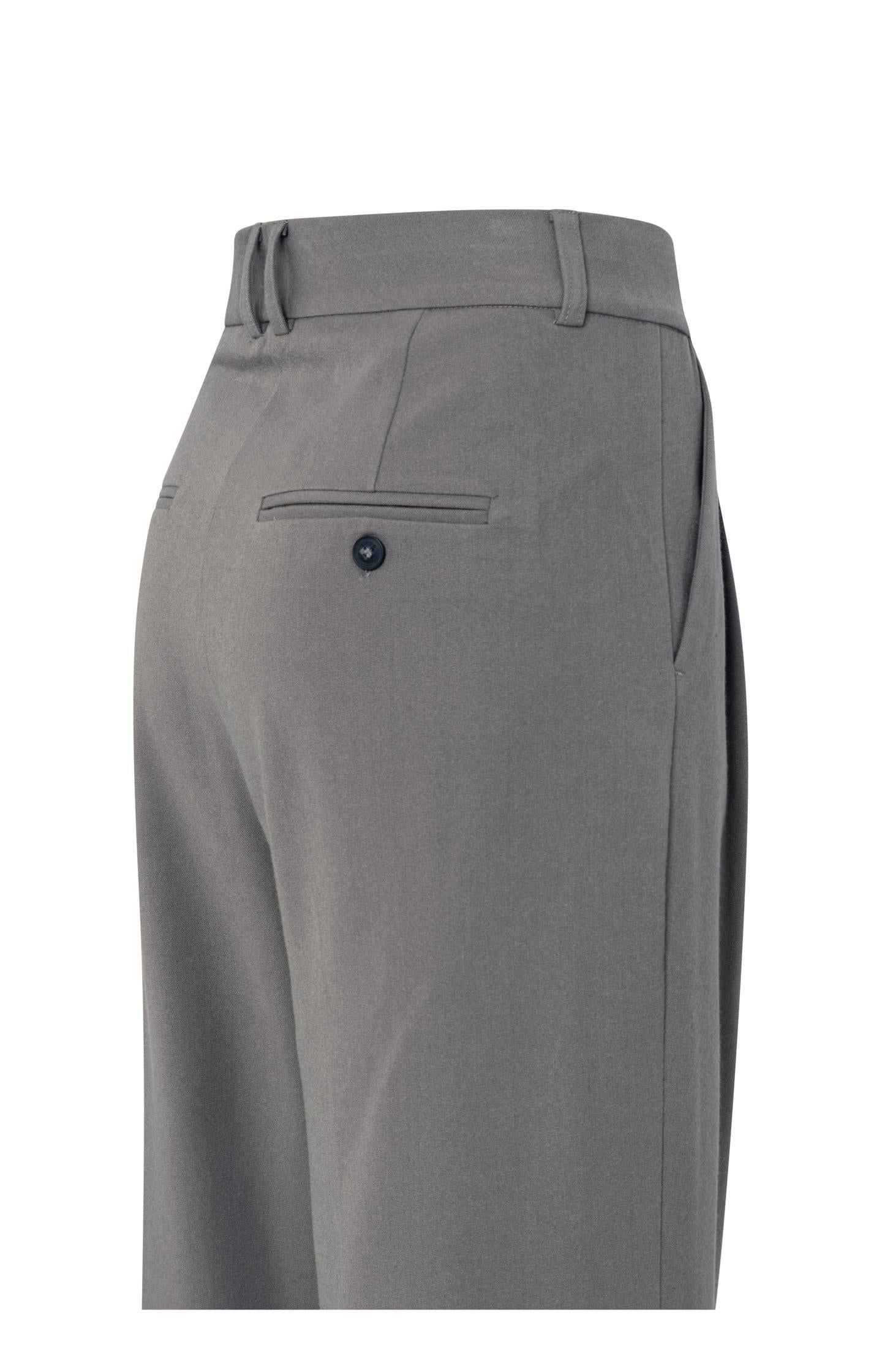 Soft woven trousers with pleats and wide legs