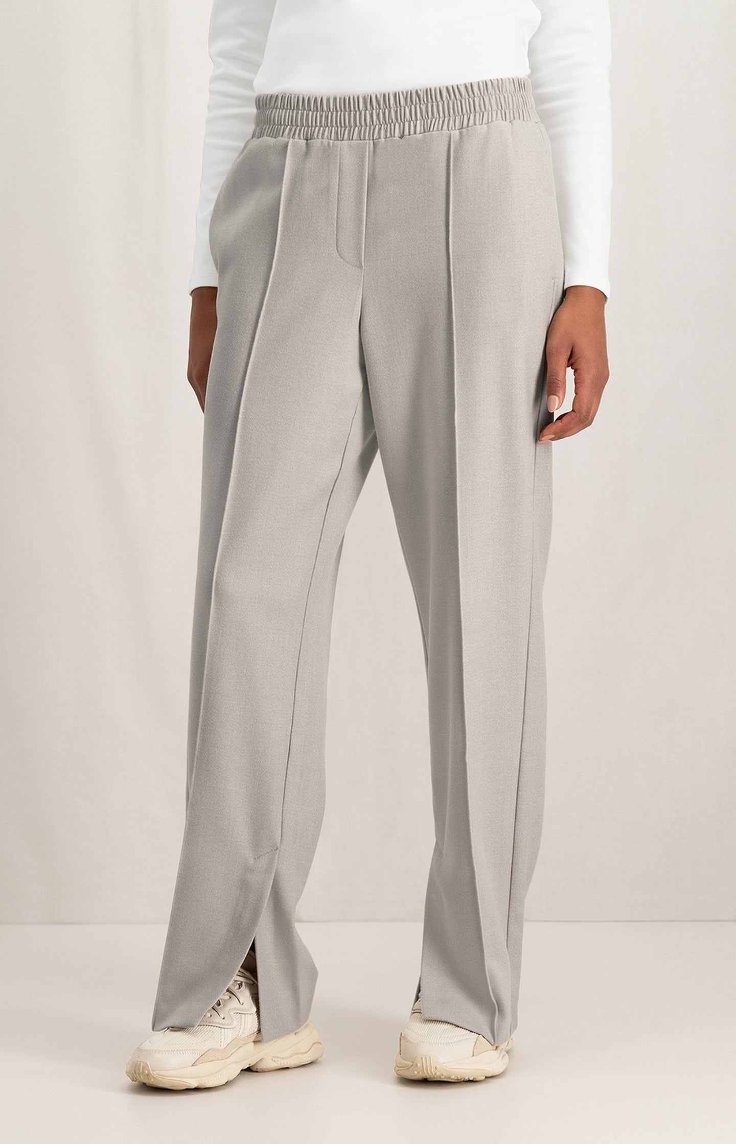 Soft woven wide leg trousers, with elastic waist and slits - Type: lookbook