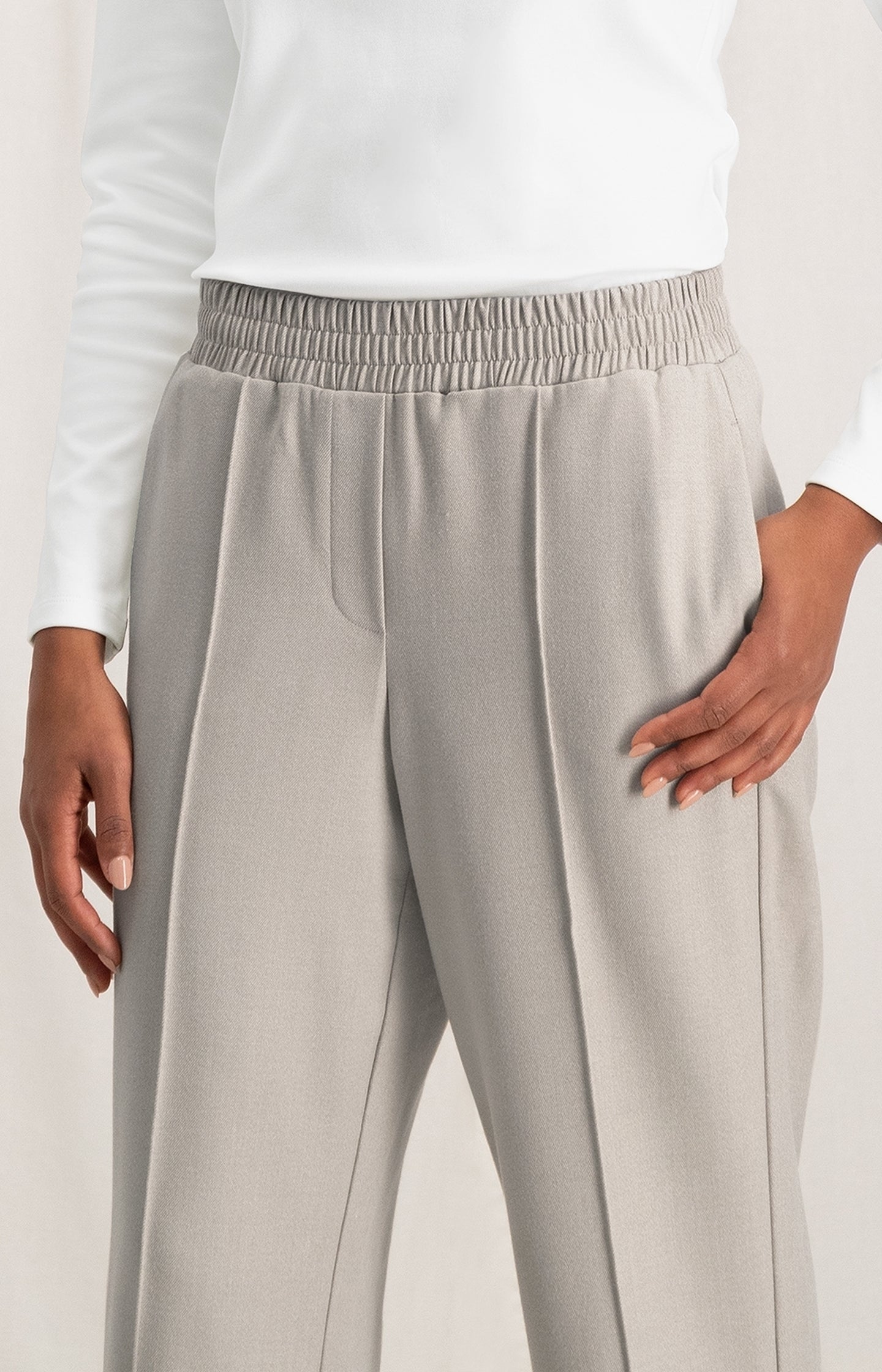 Soft woven wide leg trousers, with elastic waist and slits