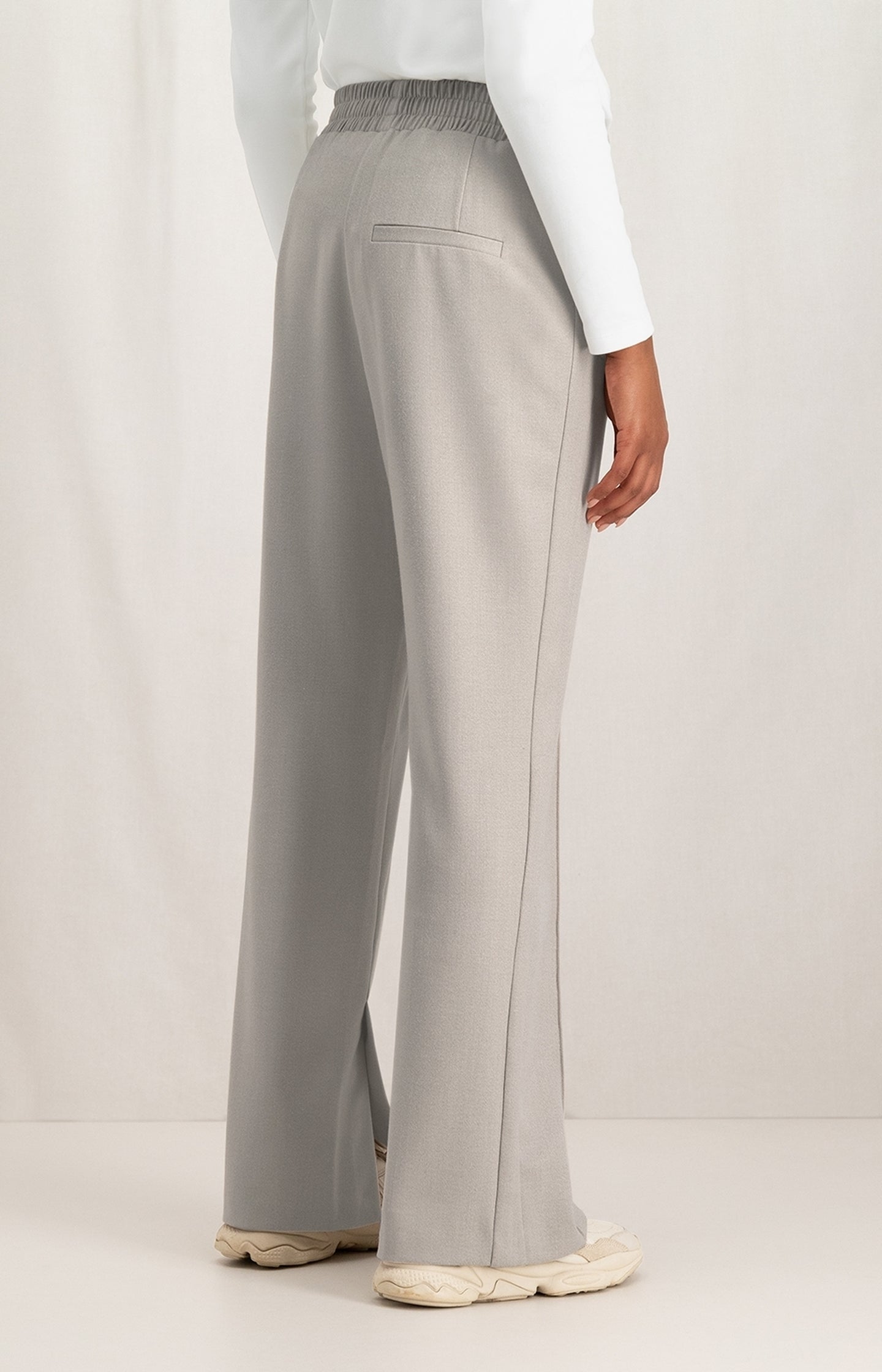 Soft woven wide leg trousers, with elastic waist and slits