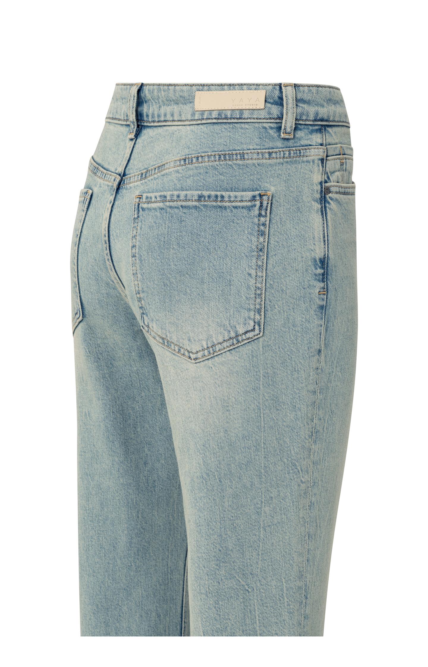 Straight denim with high waist and ankle length (L34)