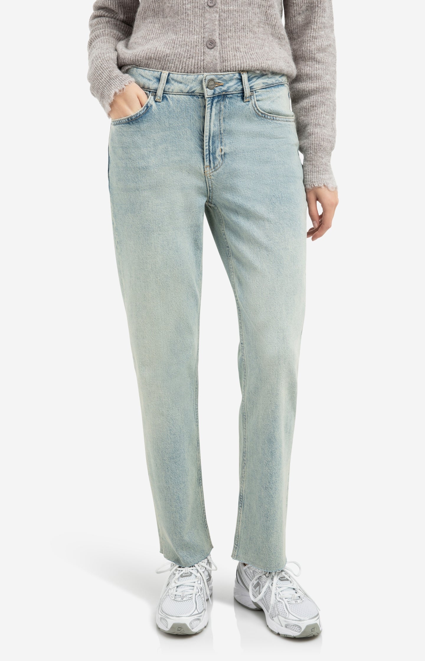 Straight fit denim jeans with washed finish (L32)