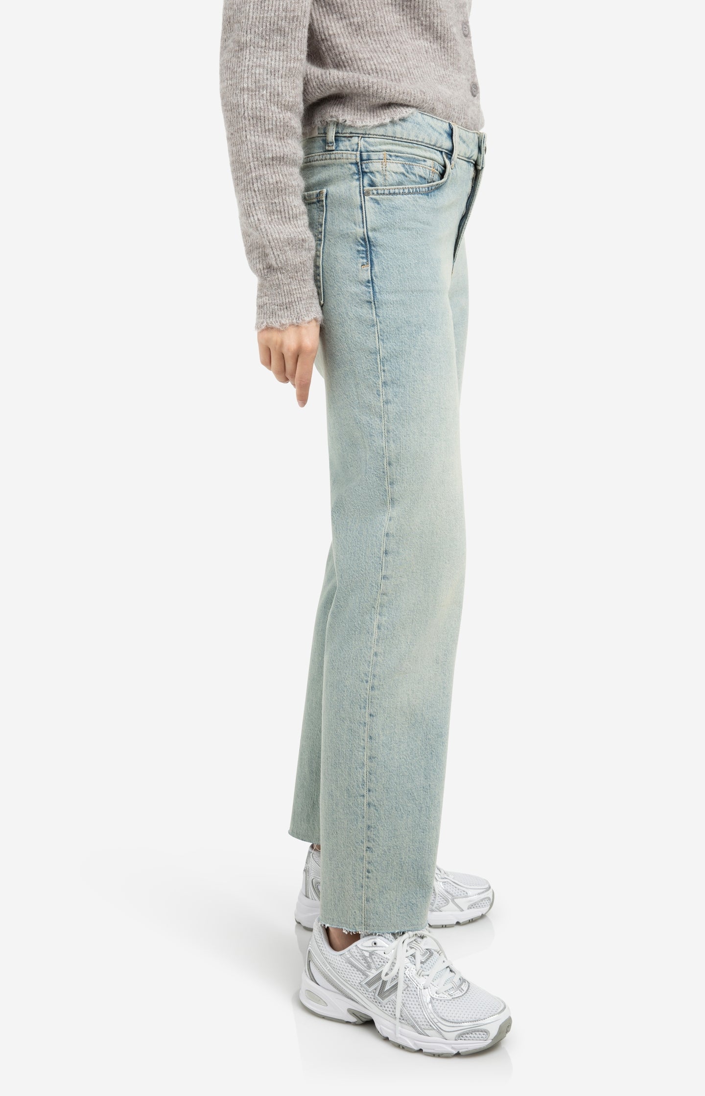 Straight fit denim jeans with washed finish (L32)