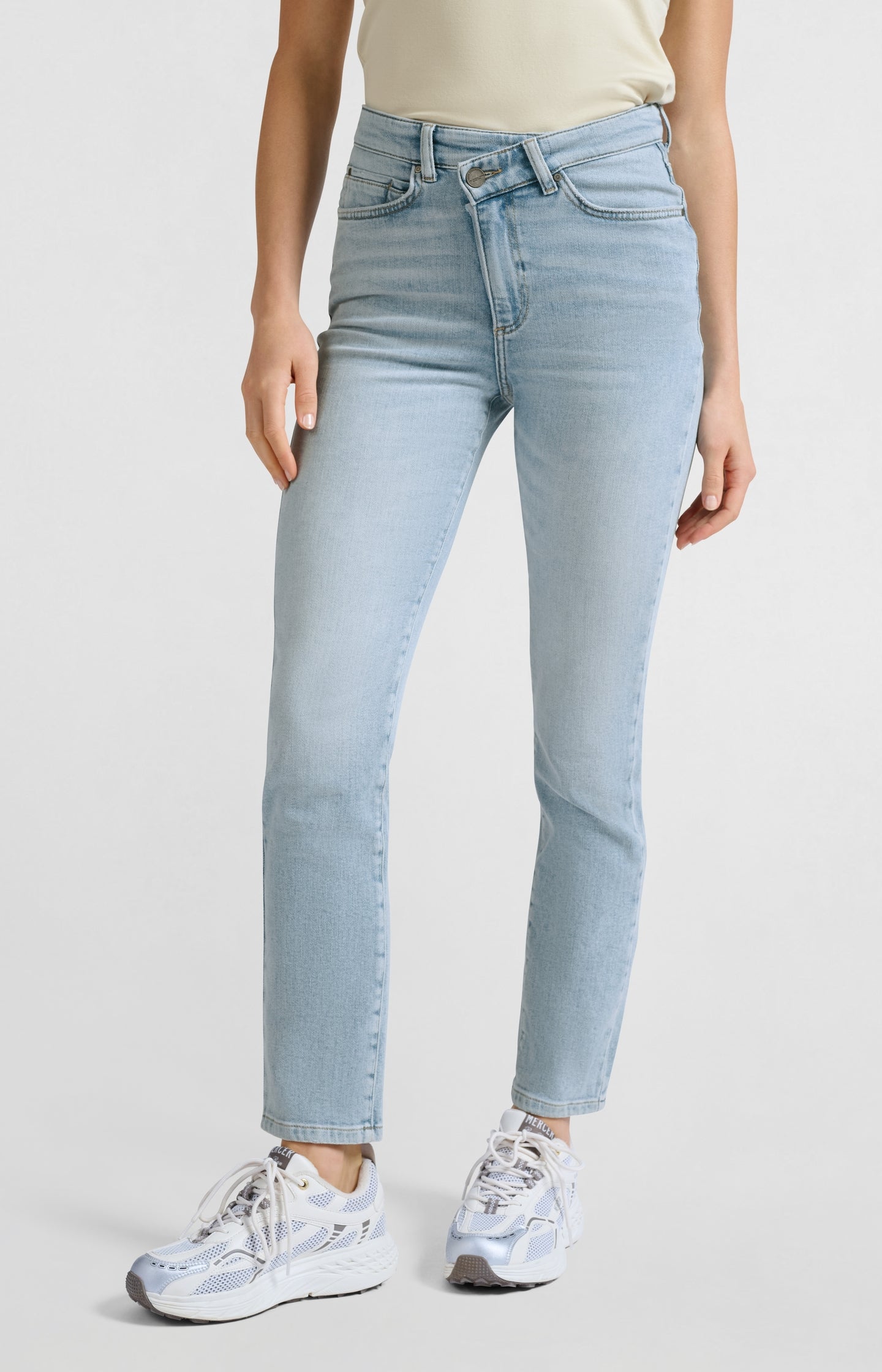 Straight fit jeans with wrap detail - Type: lookbook