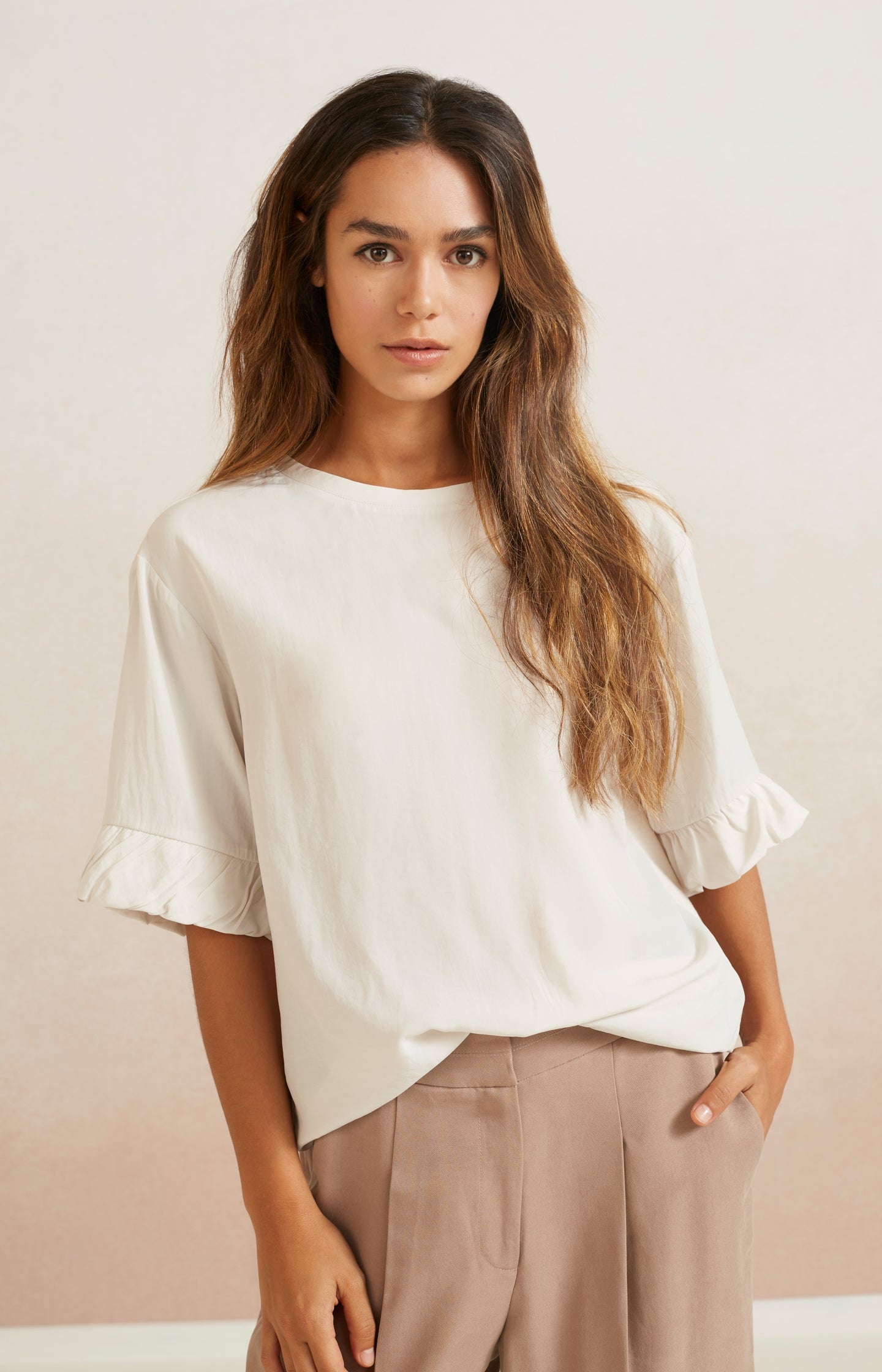 Supple top with round neck and half long sleeves with ruffle - Type: lookbook