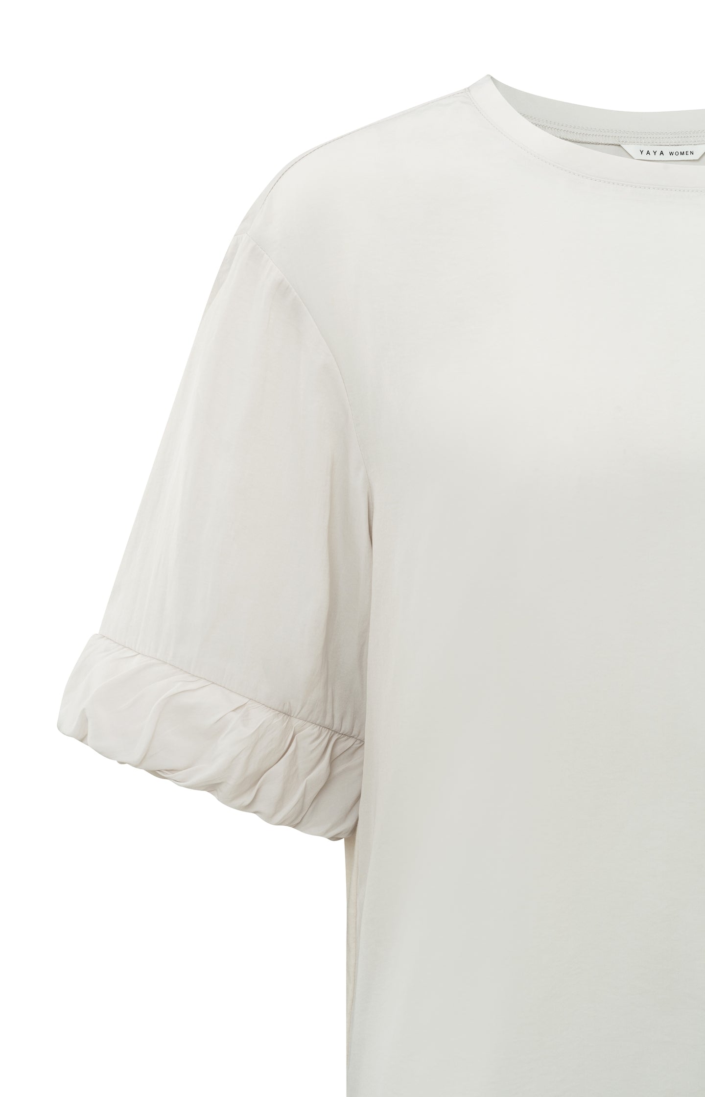 Supple top with round neck and half long sleeves with ruffle