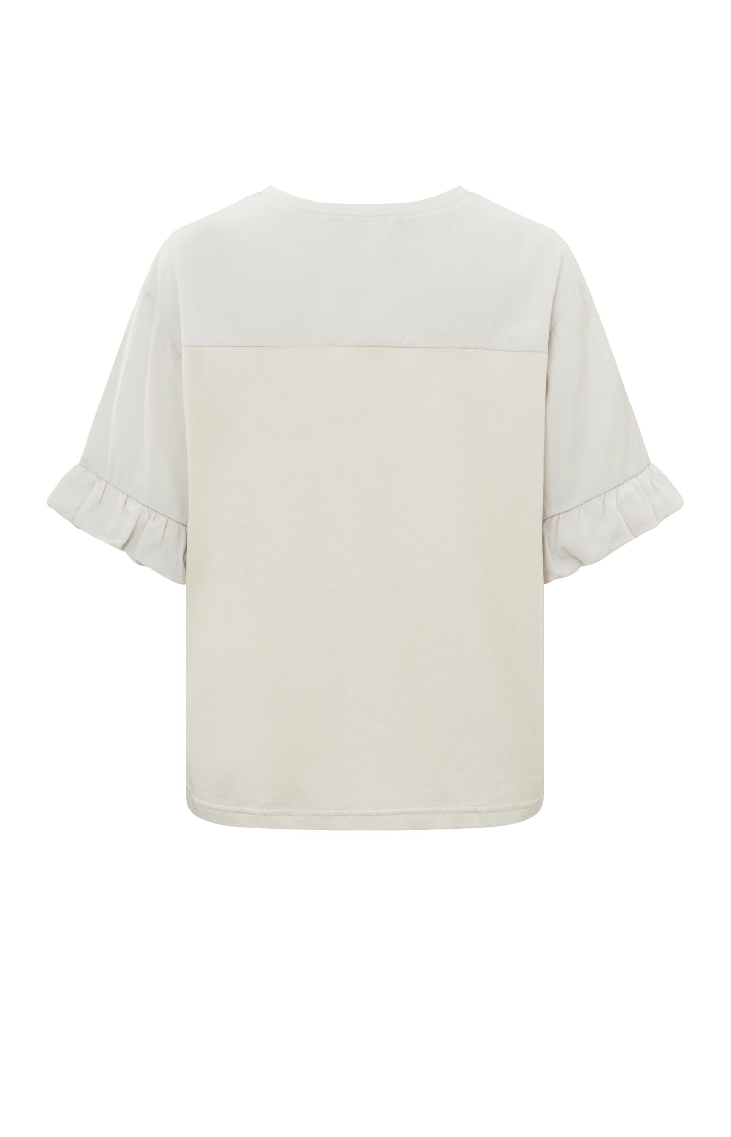 Supple top with round neck and half long sleeves with ruffle