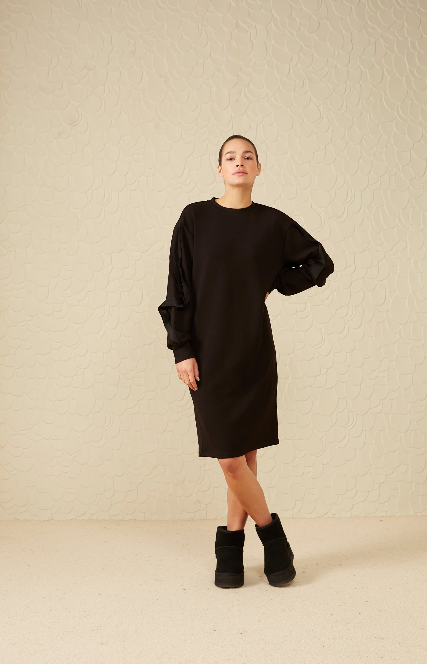 Sweat dress with a round neck and long detailed sleeves