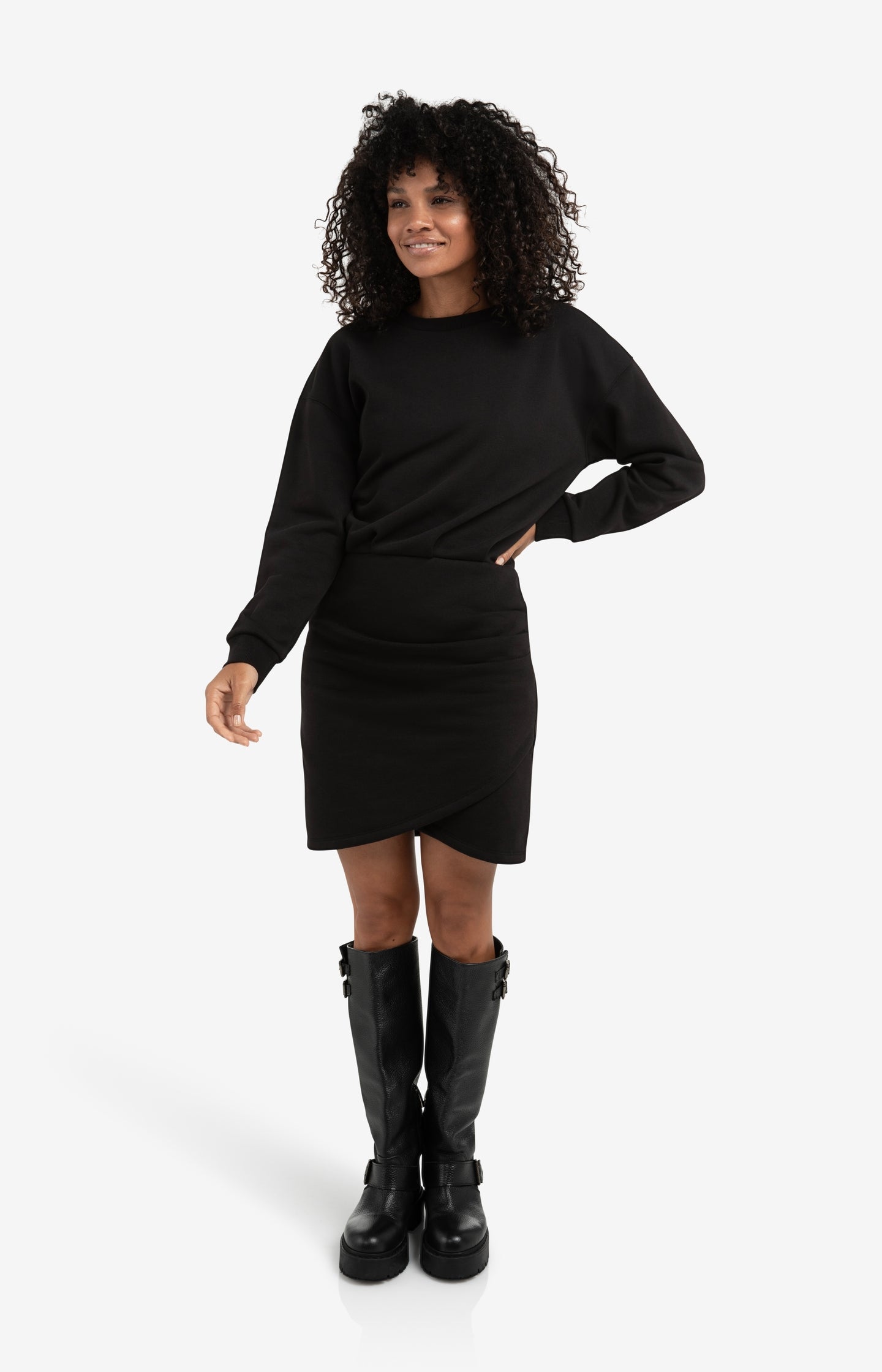 Sweat dress with pleat, buckle and round neck - Type: lookbook